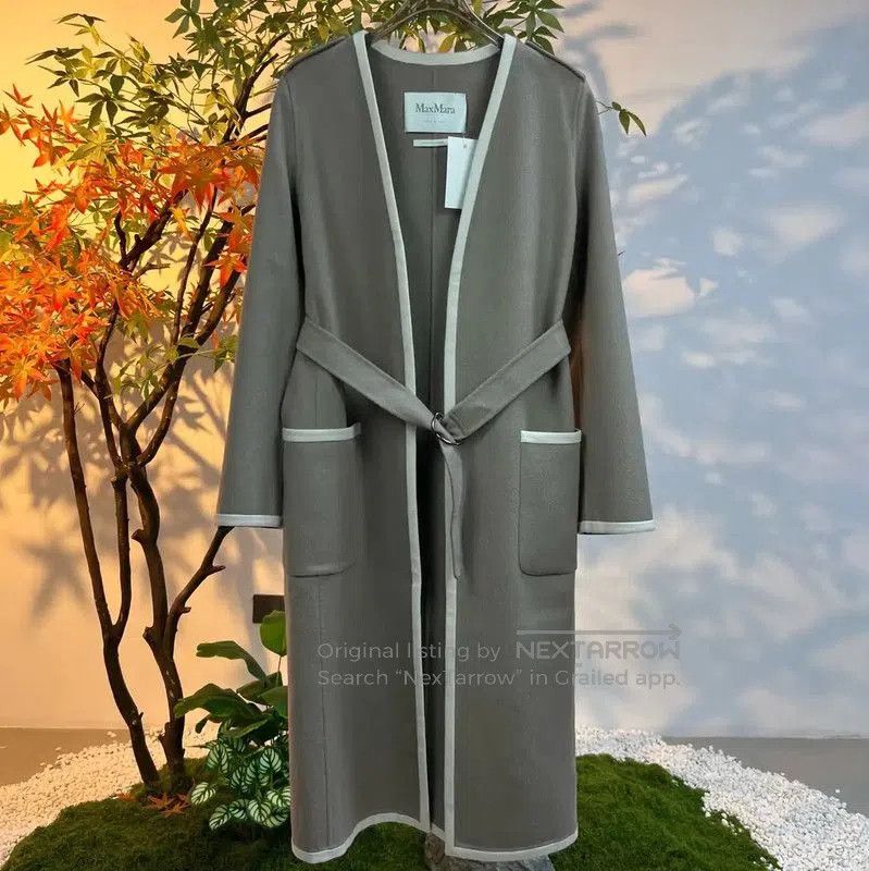 Max Mara MaxMara Women's Light Gray Wool Coat . Size M / US 6-8 / IT 42-44 - 1 Thumbnail