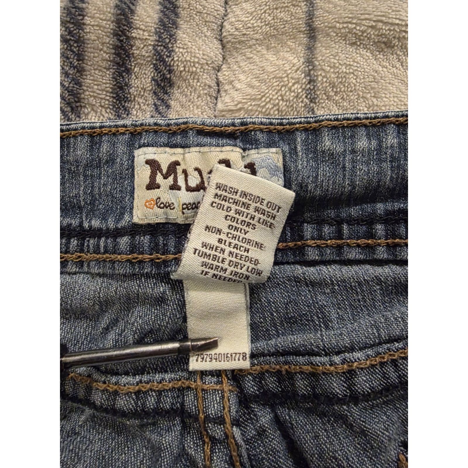 Denime VINTAGE Mudd Denim Shorts Women's Low Rise Micro Mini 90s Embroidered Blue Cotton Spandex Zip Flat Front 2in Inseam Size 11 Womens Size 32" / US 10 / IT 46 - 6 Thumbnail