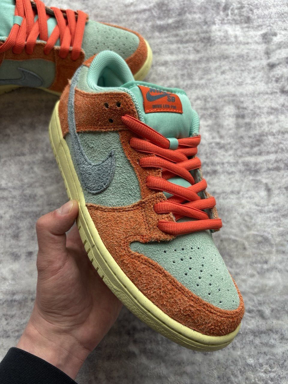 Nike SB Nike SB Dunk Low Orange and Emerald Rise Size US 8.5 / EU 41-42 - 6 Thumbnail