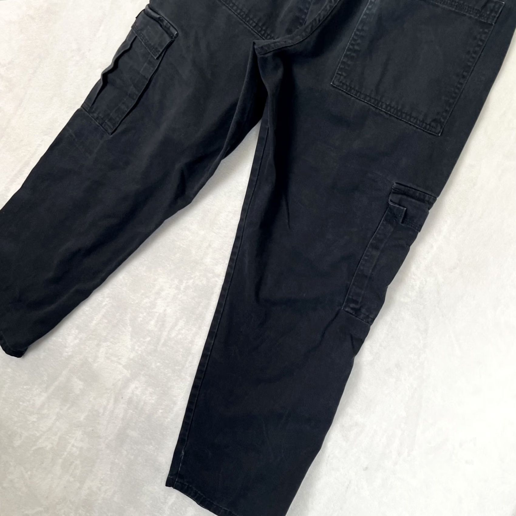 Wrangler Wrangler Black Cargo Pants Mens 29x30 Straight Leg Utility Casual Pants Regular Width Mens Size US 29 - 7 Thumbnail