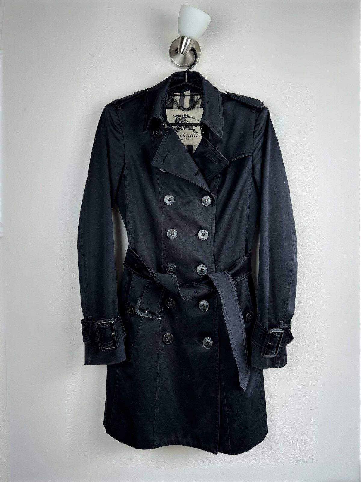 Trench coat Burberry original luxury streetwear item