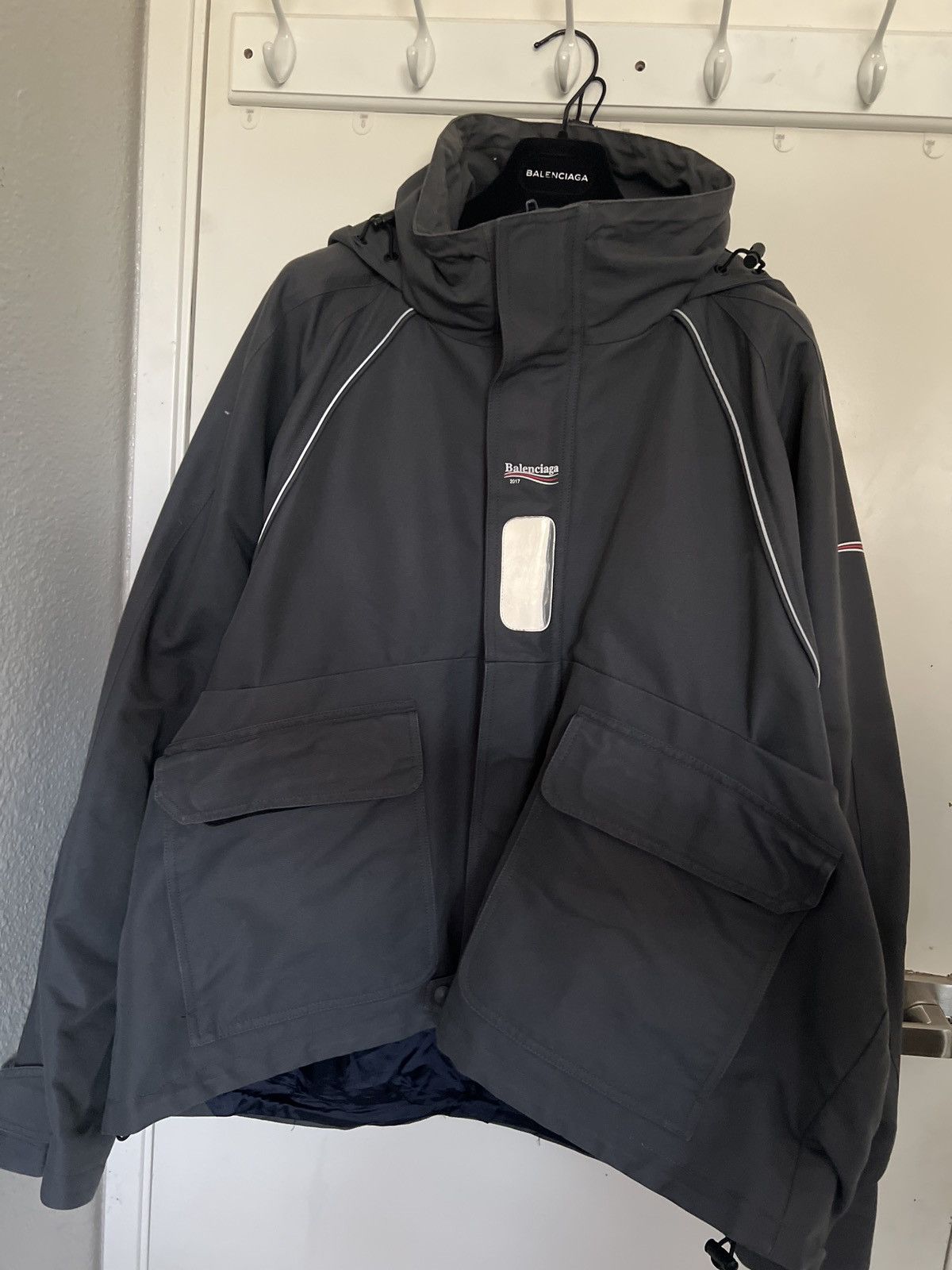 Balenciaga Balenciaga Gray C-shape Shell Parka Coat Size US S / EU 44-46 / 1 - 1 Thumbnail