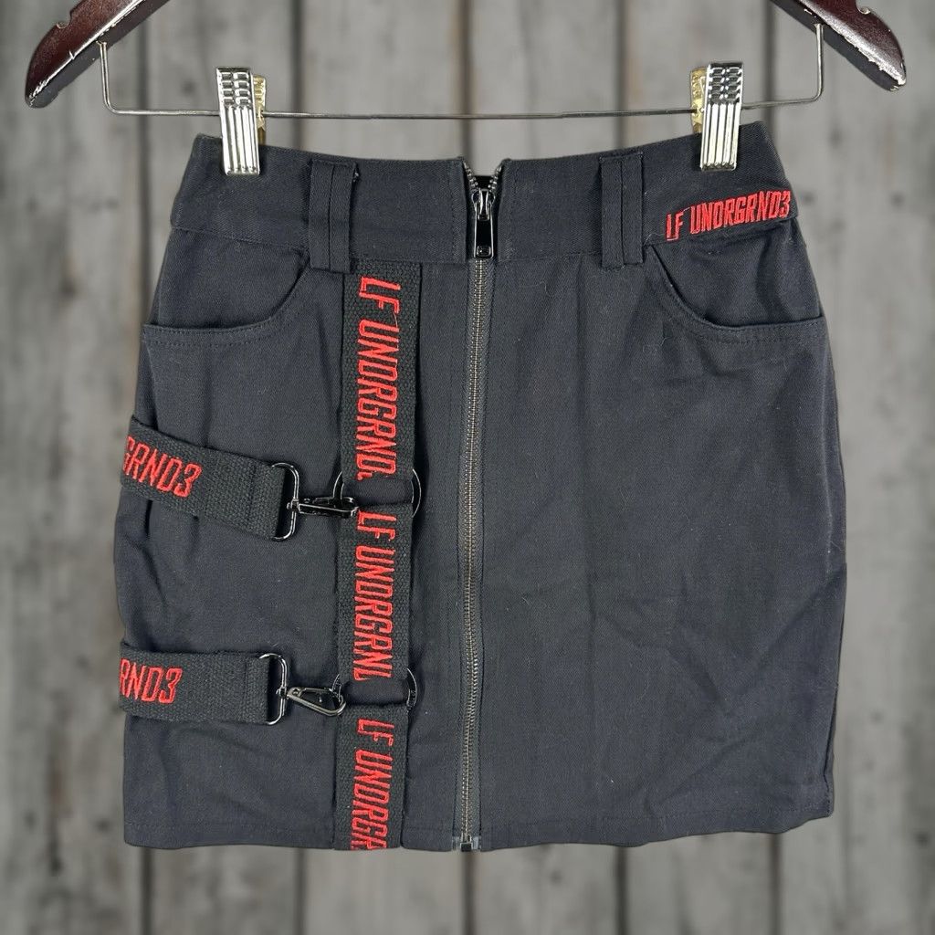Vintage LF The Brand UndergrounD Skirt Adult Size 4 Black Mini Grunge Dark Academia Y2K Womens Size 27" / US 4 / IT 40 - 1 Thumbnail