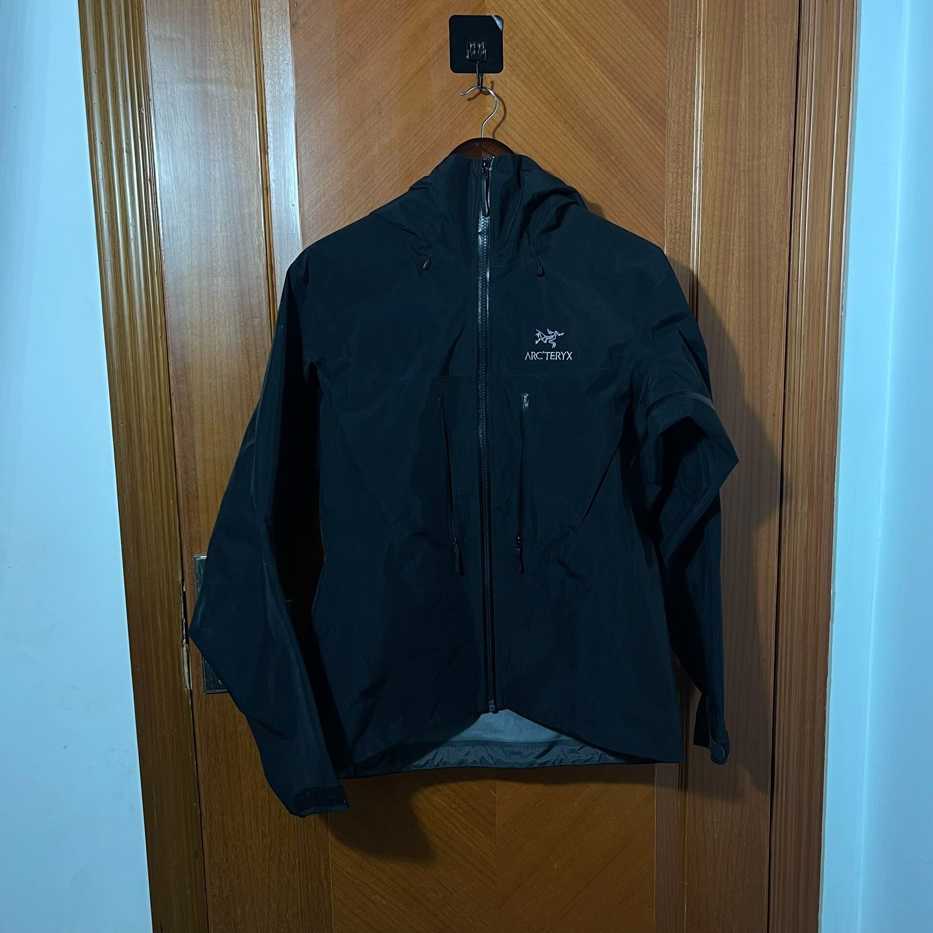 Arc'teryx Arcteryx Alpha SV Women's Jacket Black Size M / US 6-8 / IT 42-44 - 1 Thumbnail