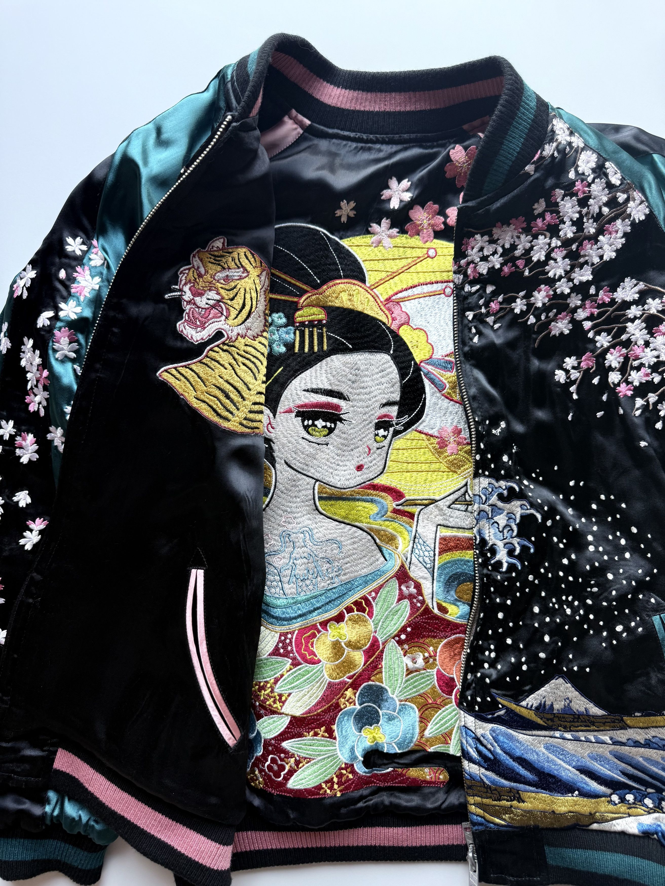 Other Hokusai x Anime Geisha Embroidered Sukajan Souvenir Jacket Size US L / EU 52-54 / 3 - 1 Thumbnail