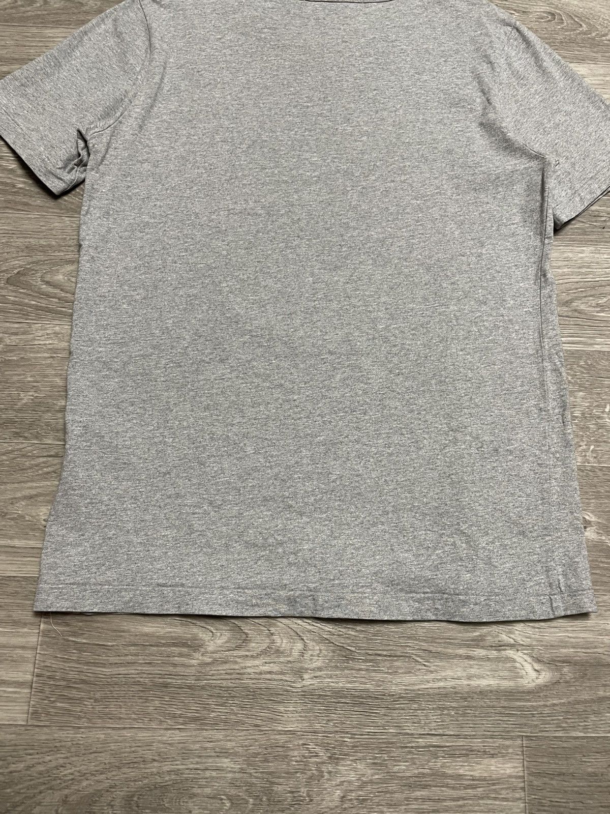 Comme des Garcons PLAY Vintage Comme Des Garcons Play Heart Logo Gray T-Shirt Y2K Size US XL / EU 56 / 4 - 14 Thumbnail