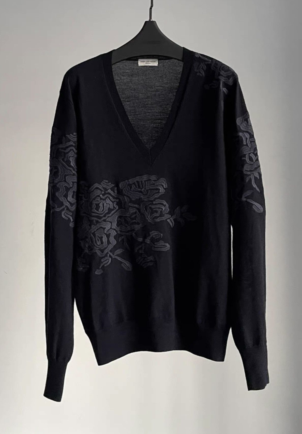 Dries Van Noten Dries Van Note Floral embroidered V-neck wool sweater Size US M / EU 48-50 / 2 - 2 Thumbnail