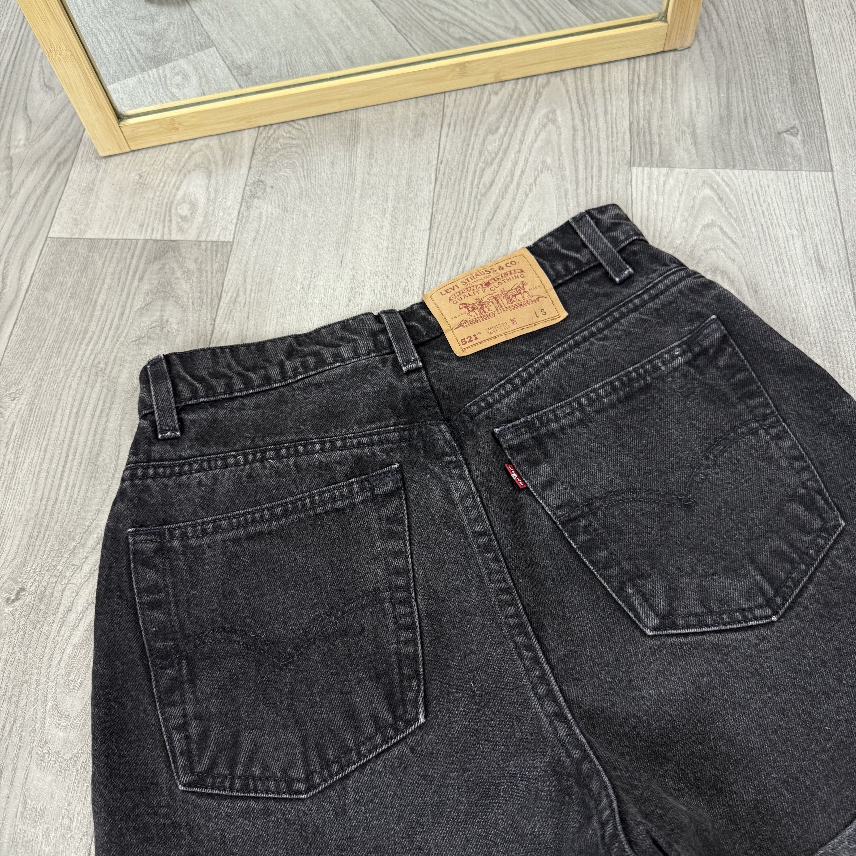 Levi's Vintage Levi's 521 Women's Grey High Rise Denim Mini Shorts Size 26" / US 2 / IT 38 - 7 Thumbnail