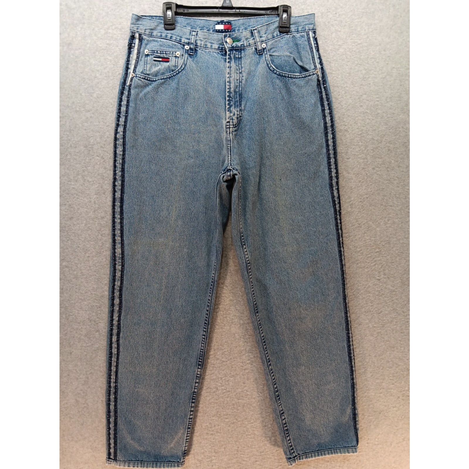 Tommy Hilfiger VINTAGE Tommy Hilfiger Jeans Men 36x32 90s Denim Blue Regular Straight 5-Pocket Zip Button Readable Logo Baggy Accents Size US 36 / EU 52 - 2 Thumbnail