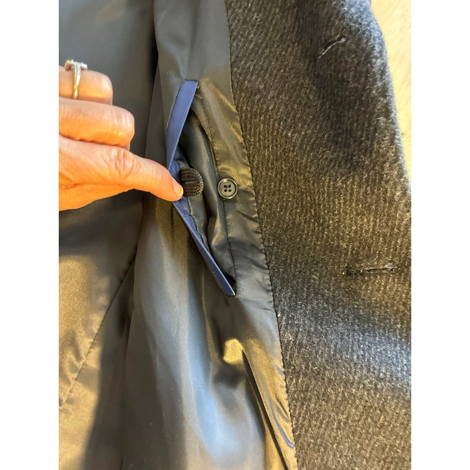 Hickey Freeman Hickey Freeman Gray Herringbone Wool Cashmere Overcoat 42R Size US S / EU 44-46 / 1 - 7 Thumbnail