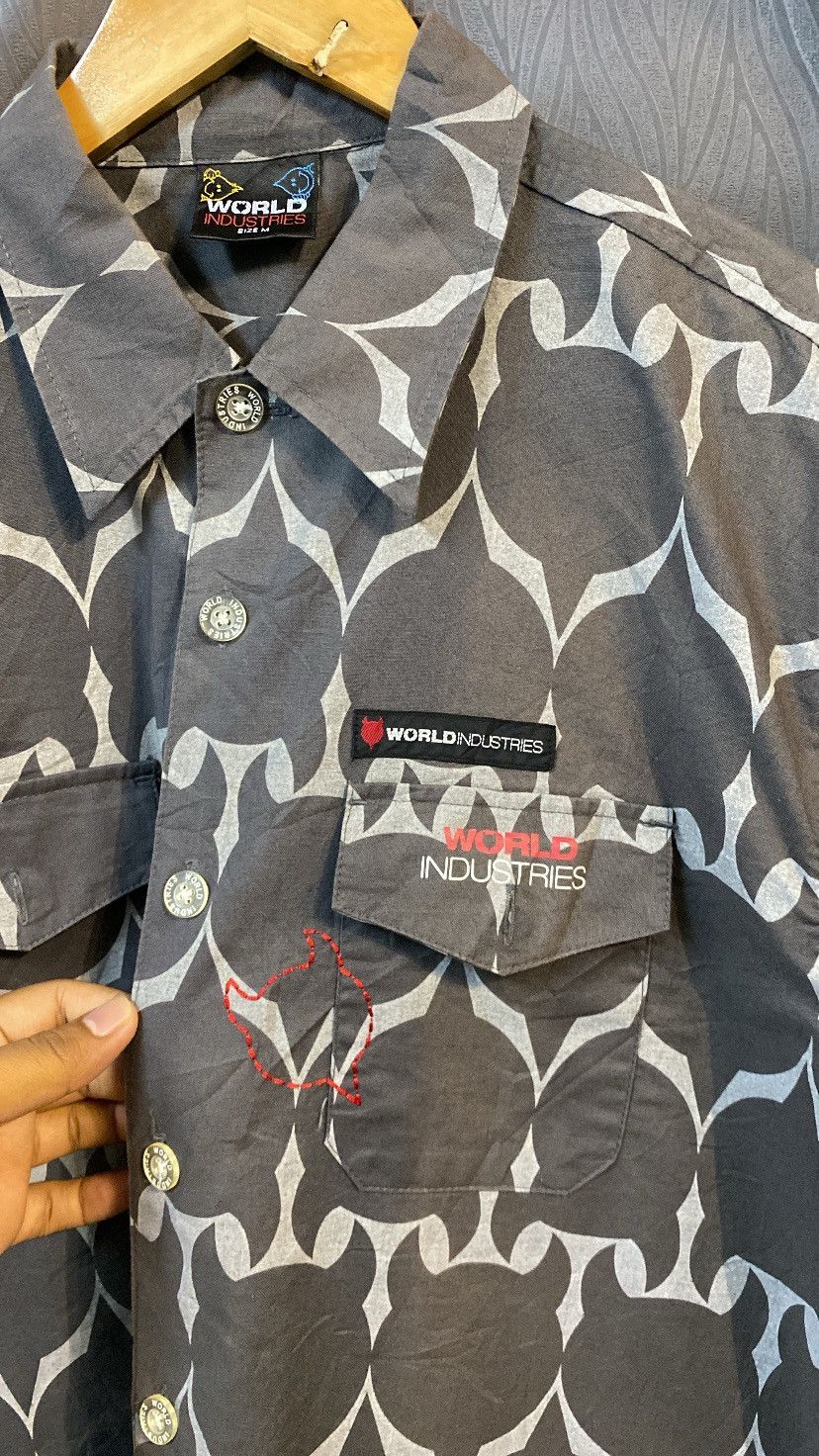 World Industries WORLD INDUSTRIES AOP BUTTON UP Size US M / EU 48-50 / 2 - 3 Thumbnail