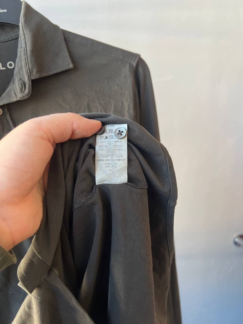 Circolo 1901 CIRCOLO 1901 MENS CLASSIC SOLID COTTON BLEND BUTTON SHIRT XL Size US XL / EU 56 / 4 - 9 Thumbnail