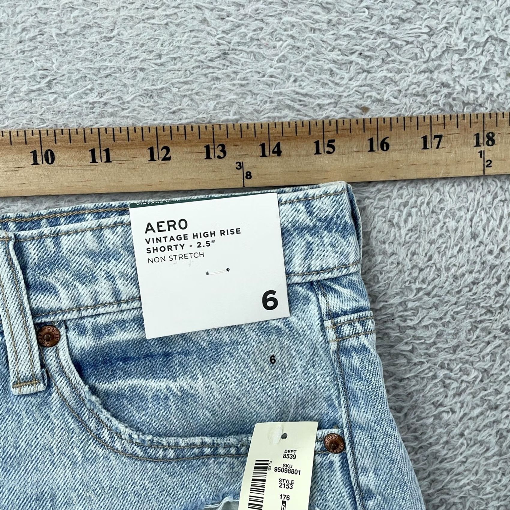 Vintage Aéropostale High Rise Shorty Denim Shorts Light Wash Vintage Distressed Womens 6 Blue Shorty Vintage Womens Jeans Shorts Size 28" / US 6 / IT 42 - 4 Thumbnail