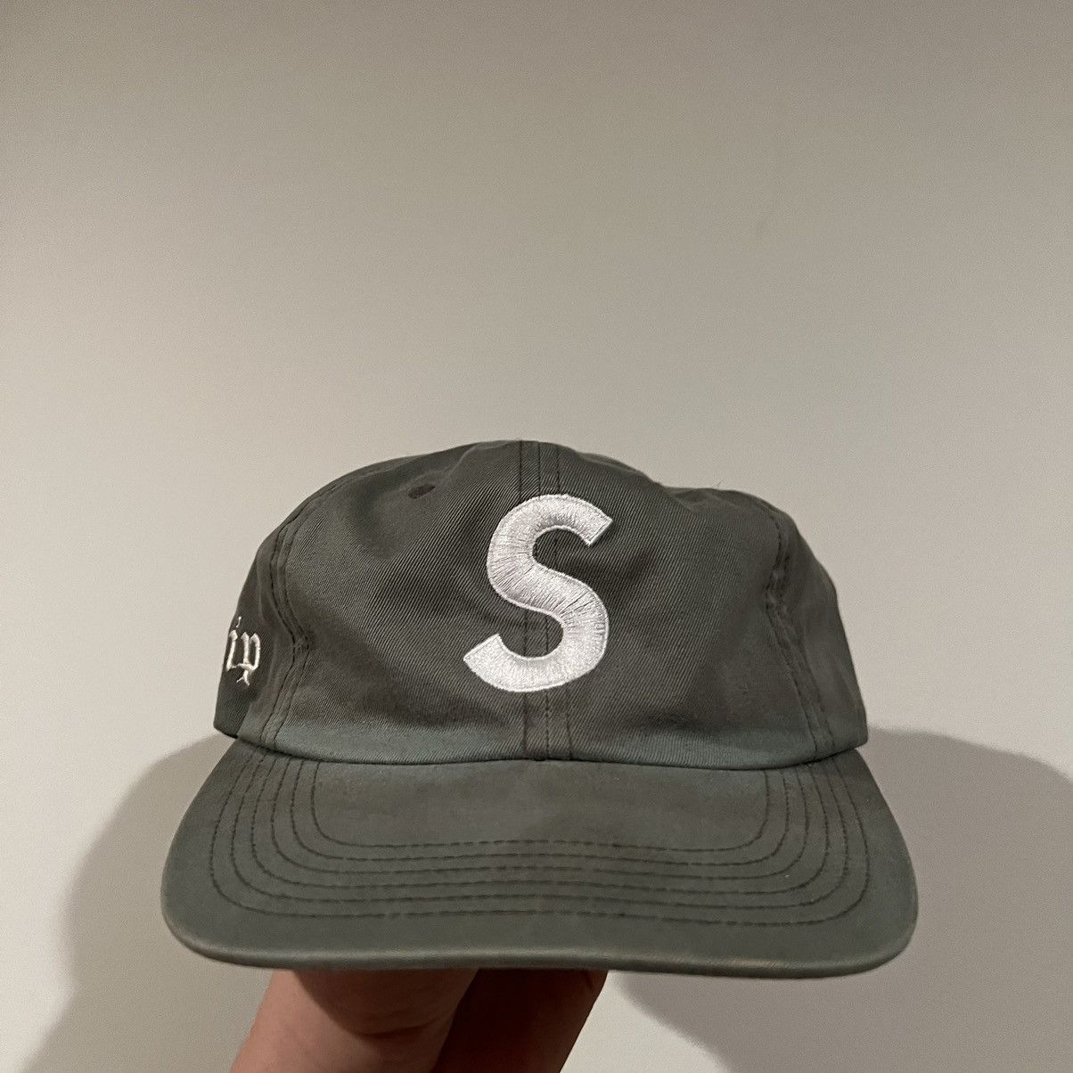 Supreme Supreme Og Olive S Logo hat Size ONE SIZE - 1 Thumbnail