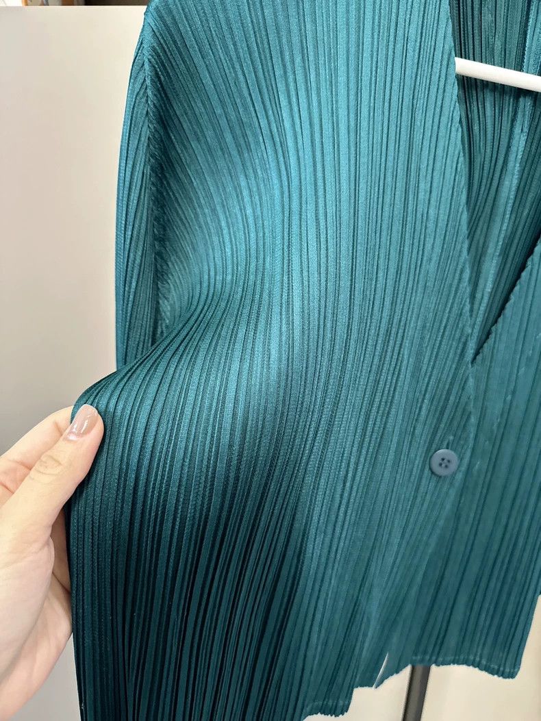 Issey Miyake Issey Miyake size:3 Peacock green pleated cardigan Size XS / US 0-2 / IT 36-38 - 2 Thumbnail