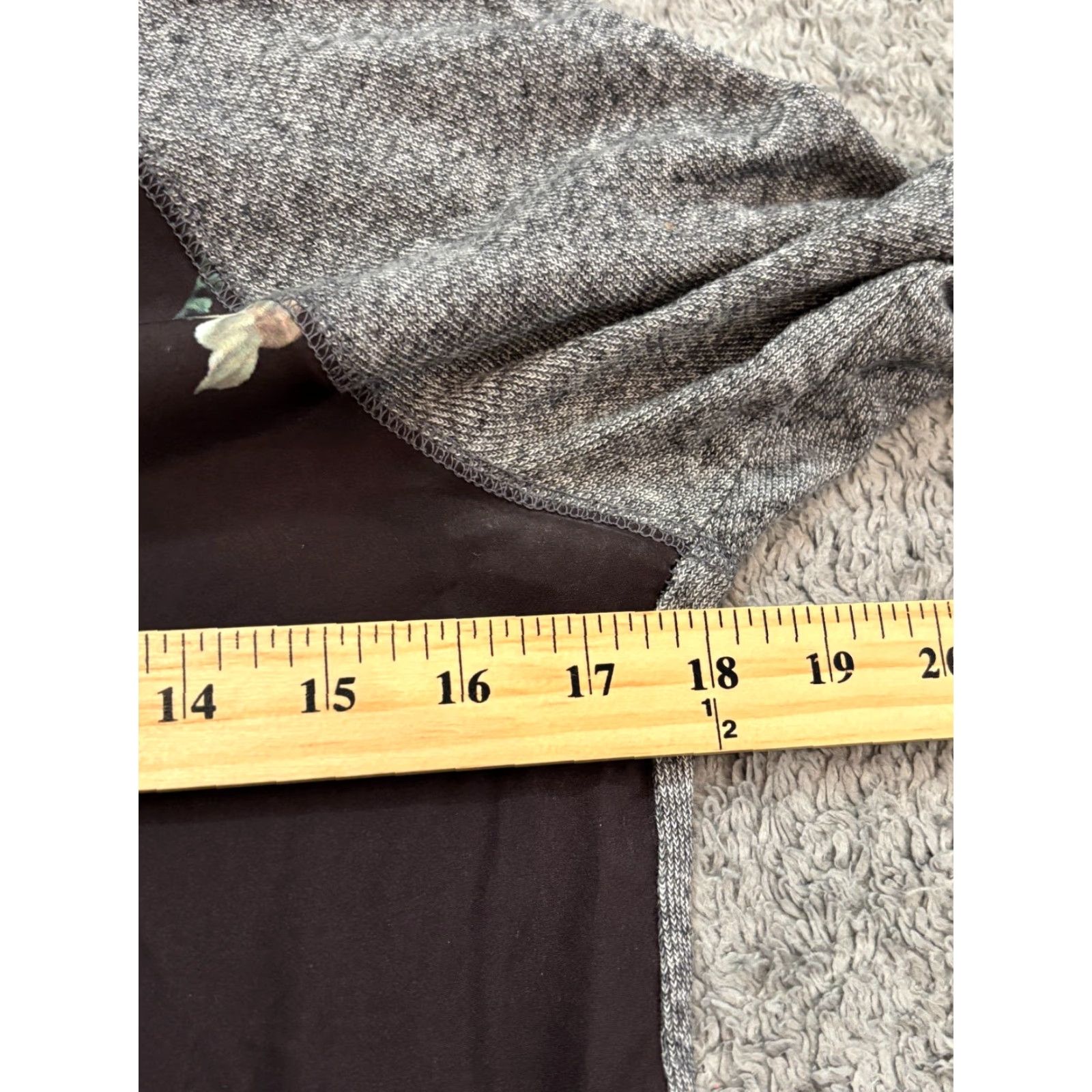 Express Express Sweater Womens XS Gray Floral Mixed Media Long Sleeve Crew Neck Size XS / US 0-2 / IT 36-38 - 3 Thumbnail