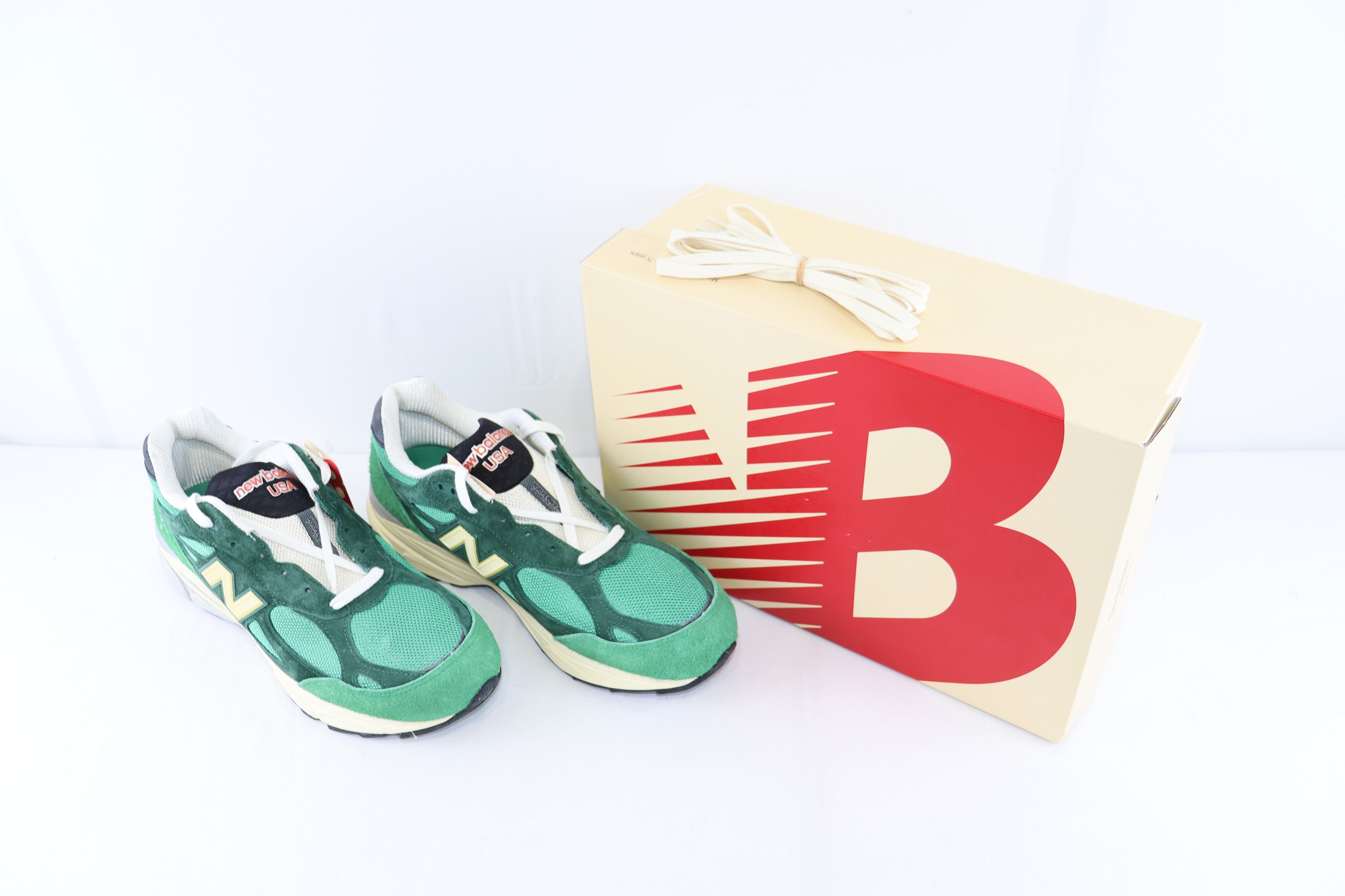 New Balance o1rshd1 990 V3 sneakers in Green/Gold Size US 11.5 / EU 44-45 - 11 Thumbnail