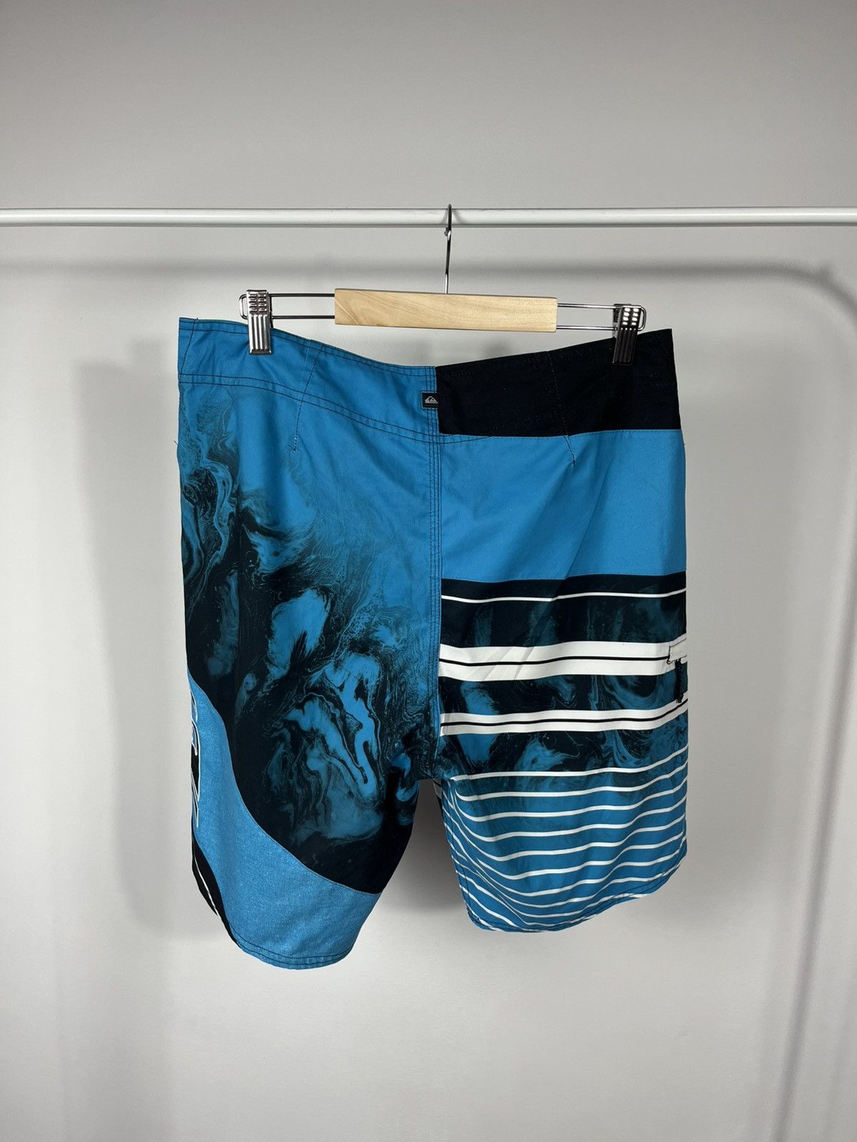 Quiksilver Quiksilver Board Shorts Blue Black Striped Surf Swim Trunks Size US 34 / EU 50 - 10 Thumbnail