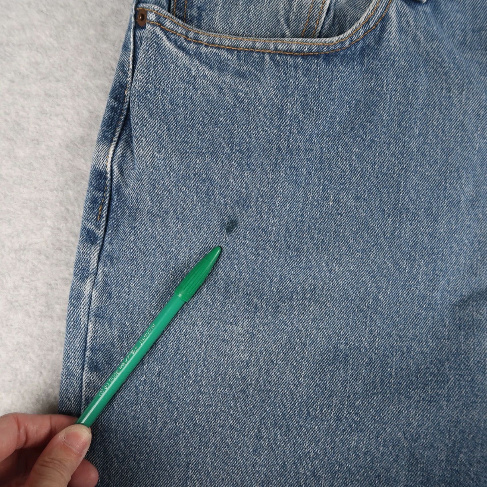 Levi's VINTAGE Levi's 550 Jeans - Denim - Adult Men - 38 Regular - Blue - Relaxed Fit - 5-Pocket - Zip Closure - USA Theme - 2000s Size US 38 / EU 54 - 4 Thumbnail