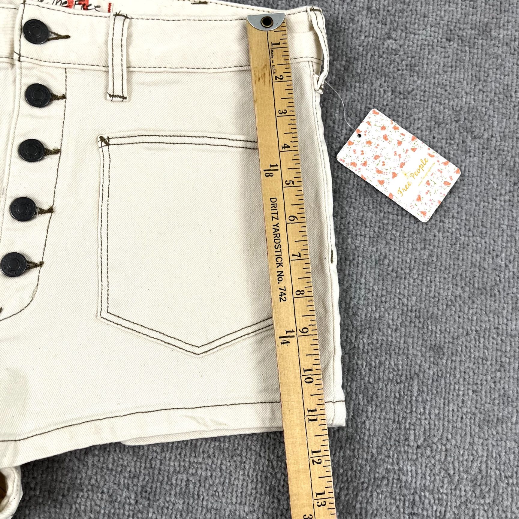 Free People FREE PEOPLE High Rise Denim Shorts Womens Size 31 White Distressed Casual NEW Size 24" / US 00 / IT 34 - 6 Thumbnail