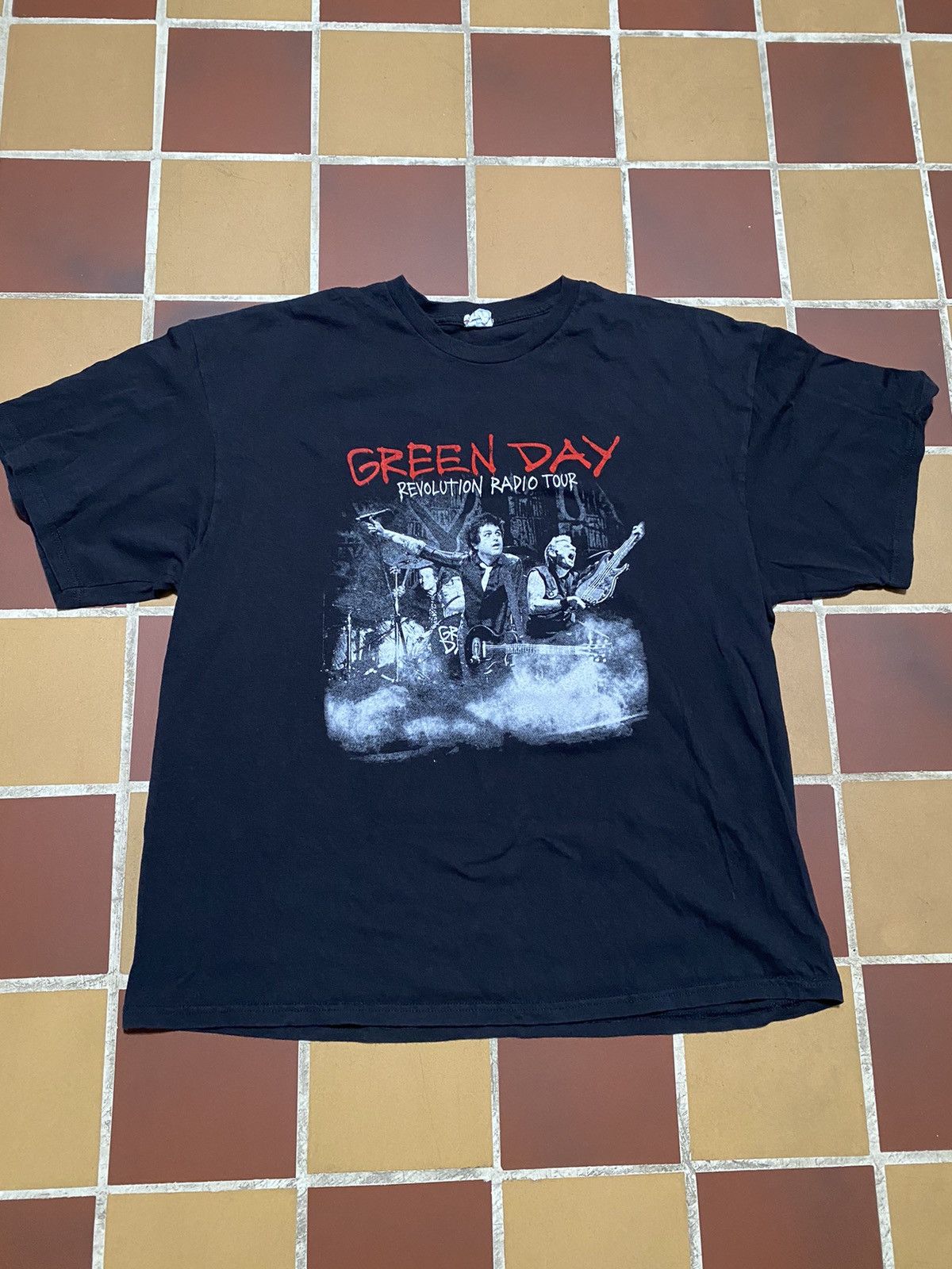 Band Tees × Vintage Rare Vintage Green Day Revolution Radio Tour Shirt Size US XXL / EU 58 / 5 - 2 Thumbnail
