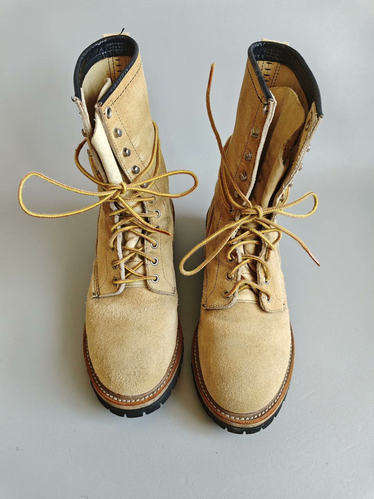 Red Wing Red Wing 8218 Suede Work Boot Size US 8.5 / EU 41-42 - 1 Thumbnail