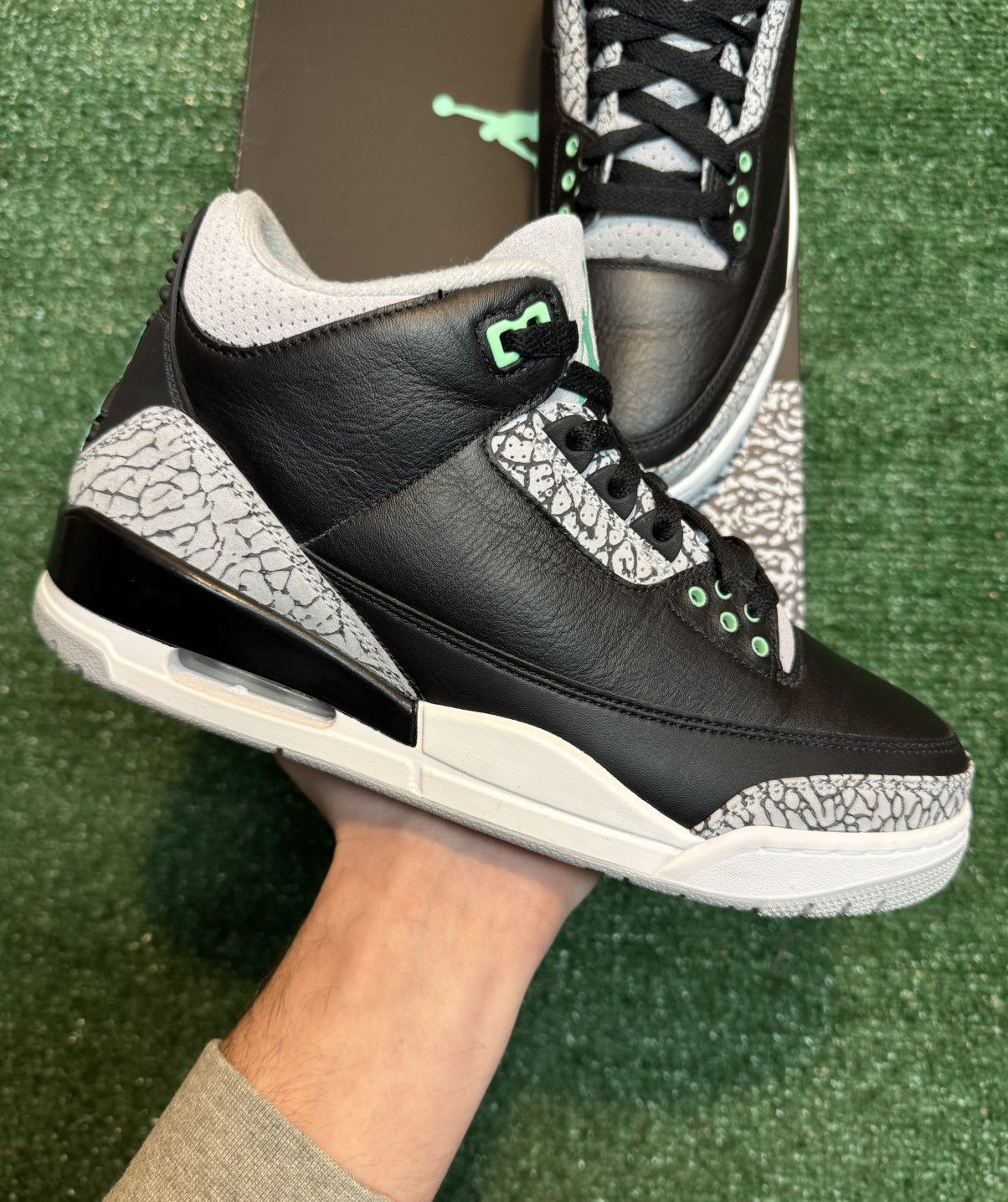 Jordan Brand Jordan Retro 3 Green Glow Size 9 Size US 9 / EU 42 - 1 Thumbnail