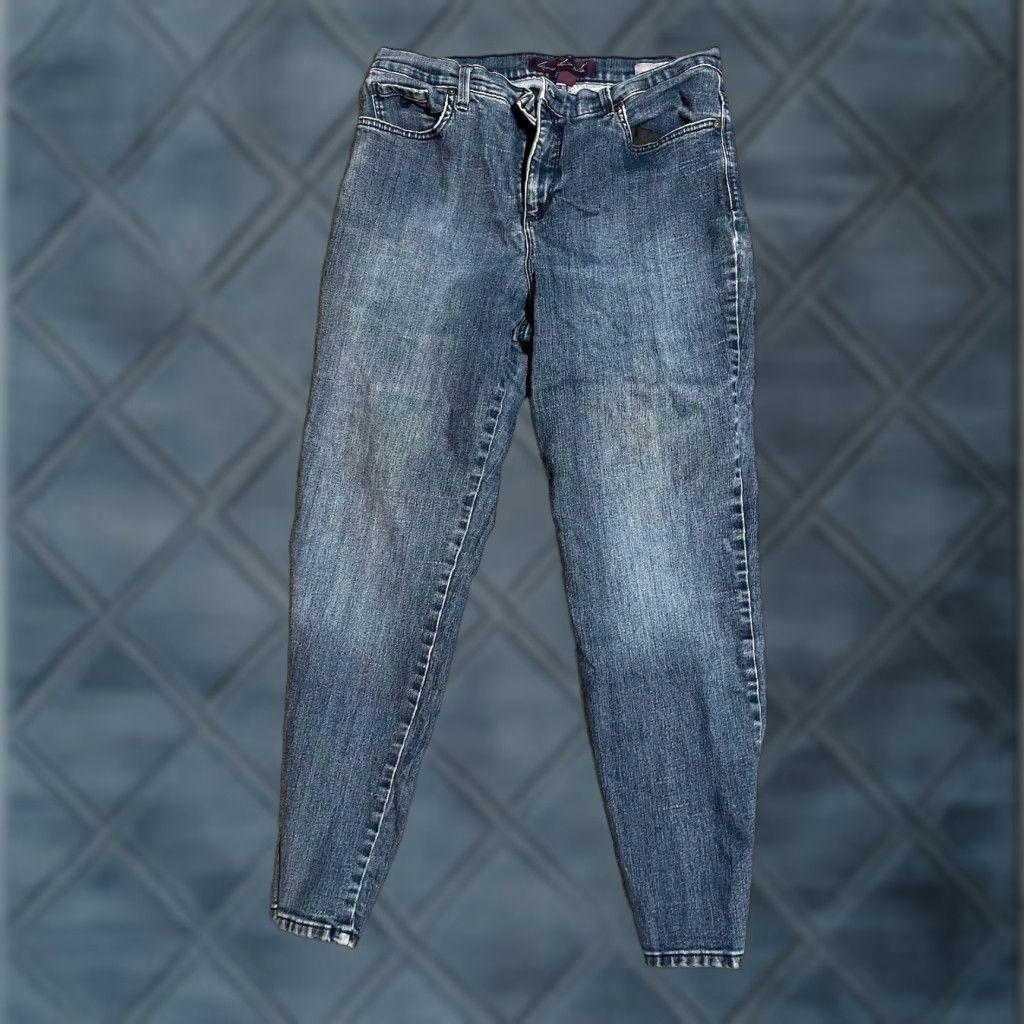 Gloria Vanderbilt Gloria Vanderbilt Jeans Women Blue 12 Straight Fit Amanda Distress Denim 28.5in Inseam Regular Rise High Mens Womens Girls? Size 34" / US 12 / IT 48 - 1 Thumbnail