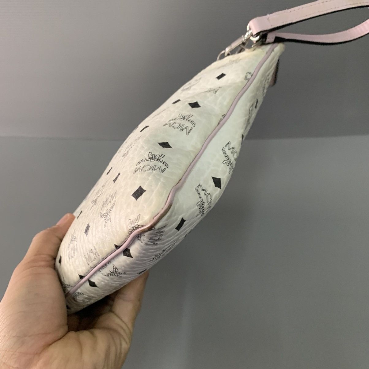 MCM MCM White Clutch Slingbag Size ONE SIZE - 8 Thumbnail