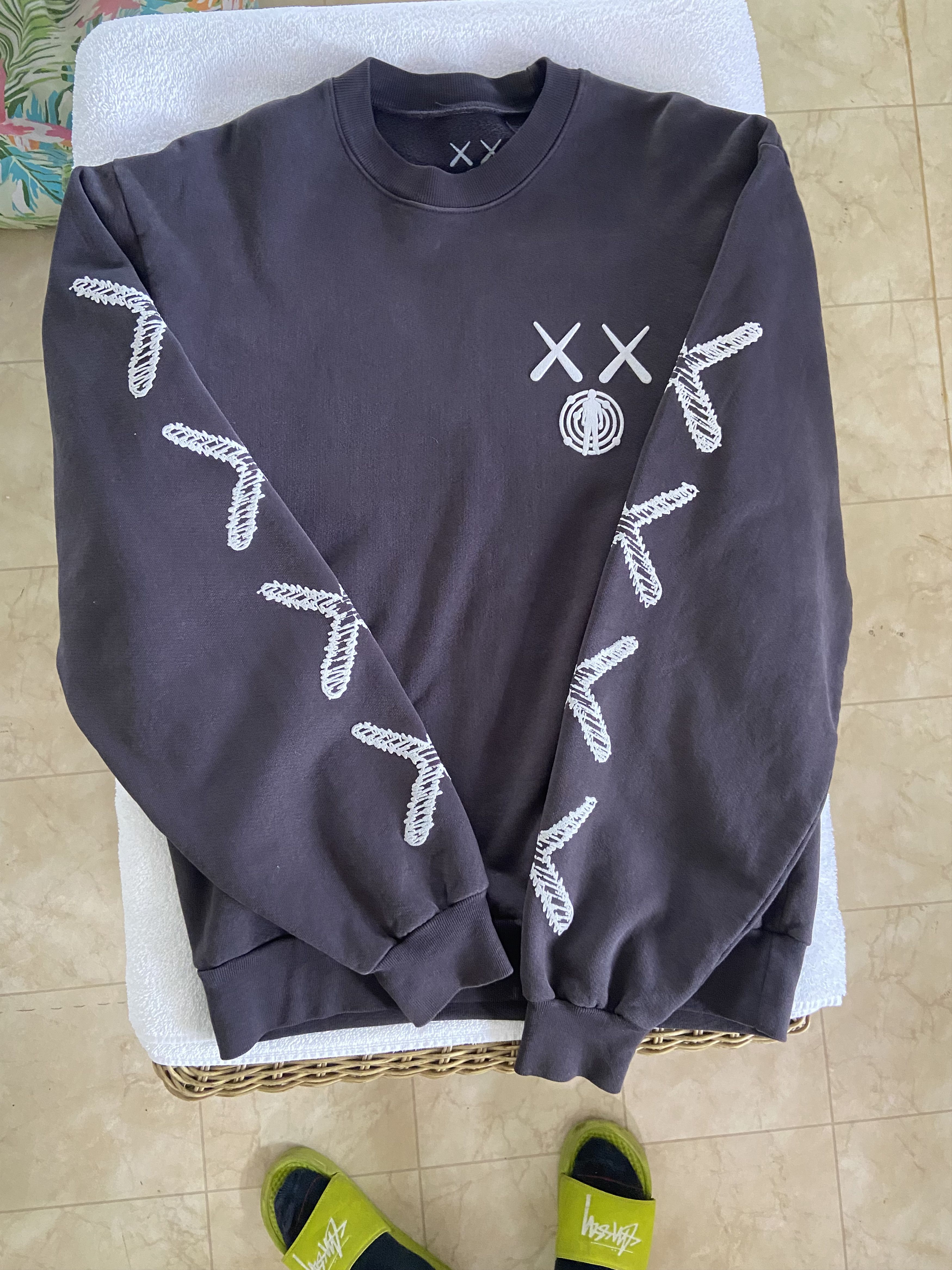 Kaws × Kid Cudi KAWS For Kid Cudi Moon Man Back Print Crewneck Sweatshirt Size US S / EU 44-46 / 1 - 1 Thumbnail