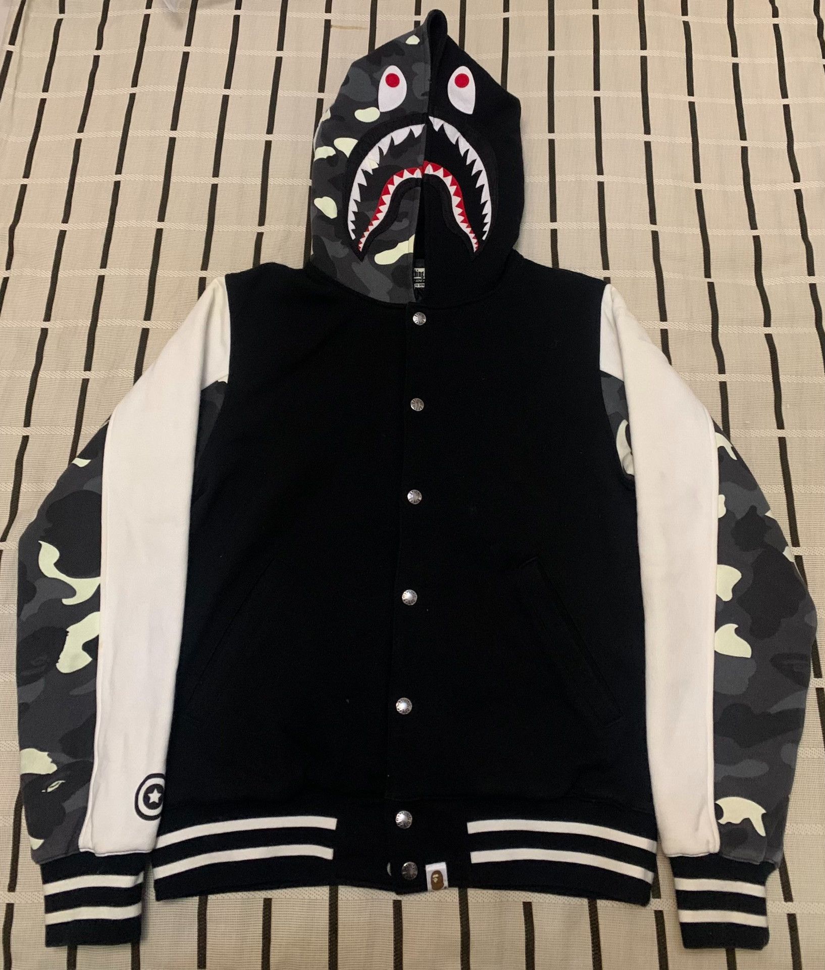 Bape Bape Shark Camo Heavy Coat M Men Size US M / EU 48-50 / 2 - 1 Thumbnail