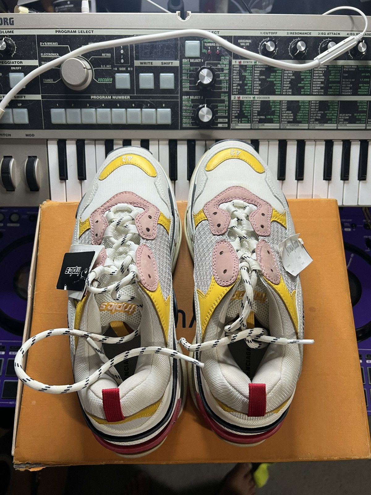 Balenciaga Balenciaga Triple S Multi-Color Sneakers EU 42 (US 9) Size US 9 / EU 42 - 2 Thumbnail