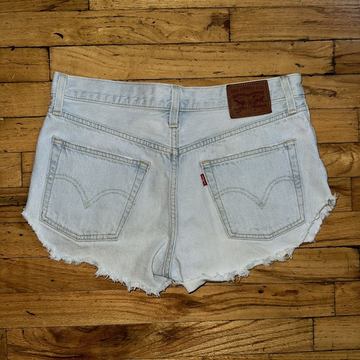 Levi's 501 mini shorts Size 28" / US 6 / IT 42 - 3 Thumbnail