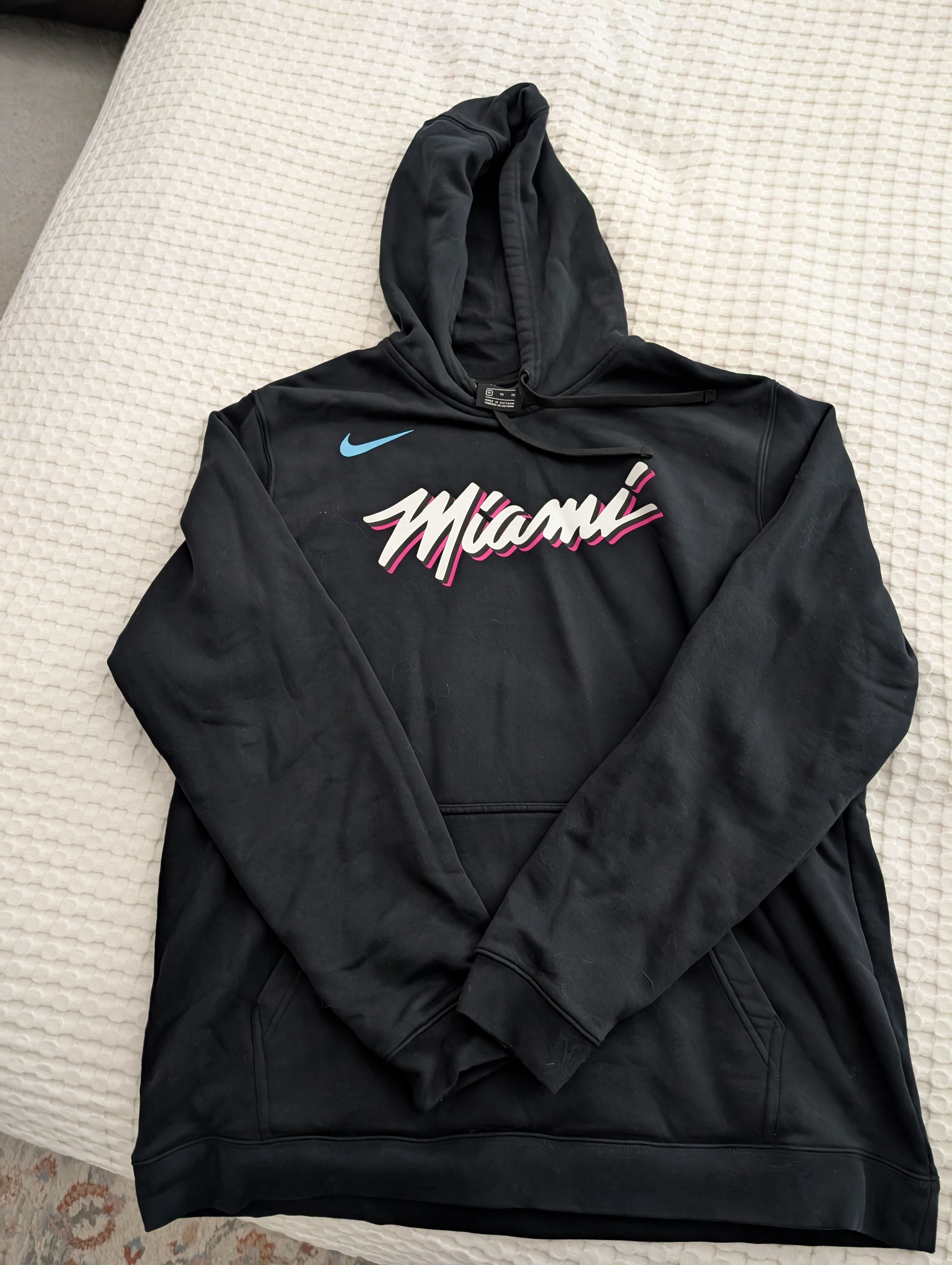 Nike Miami Heat Nike City Edition Essential Logo Pullover Hoodie Size US XL / EU 56 / 4 - 2 Thumbnail