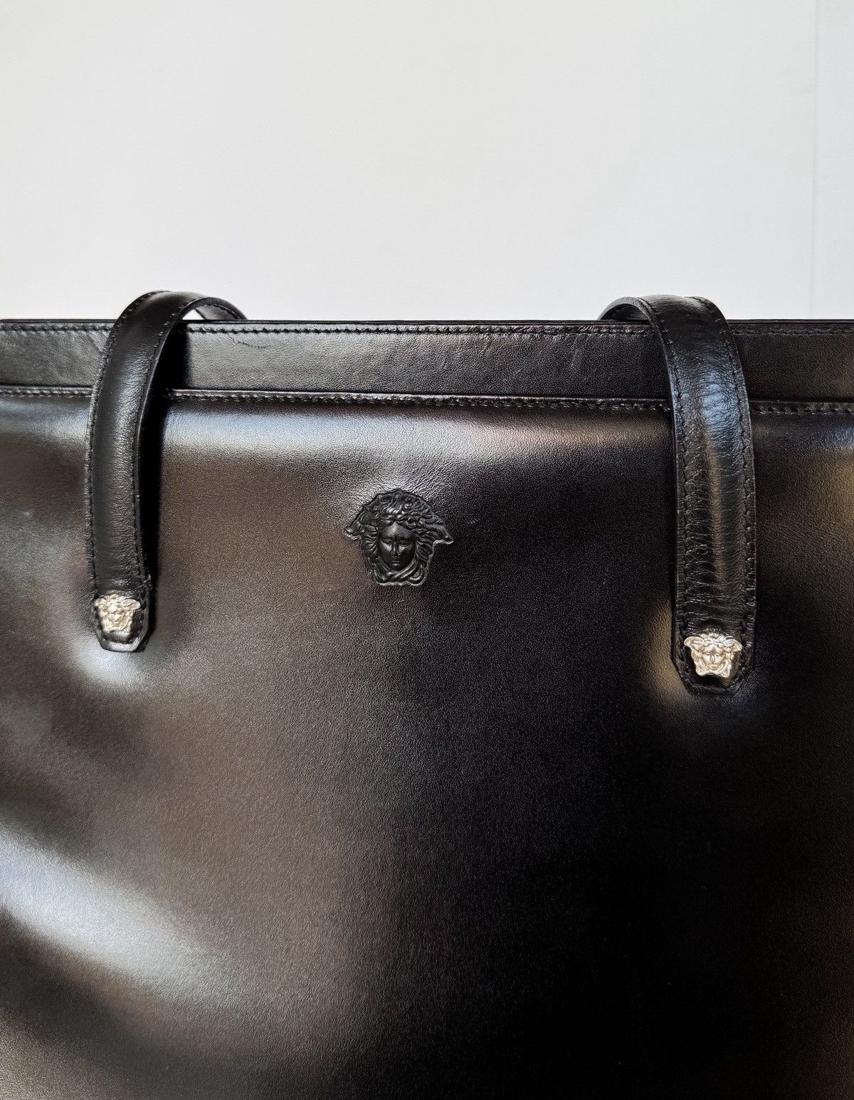 Versace Gianni Versace black leather bag Versace Medusa head Size ONE SIZE - 9 Thumbnail