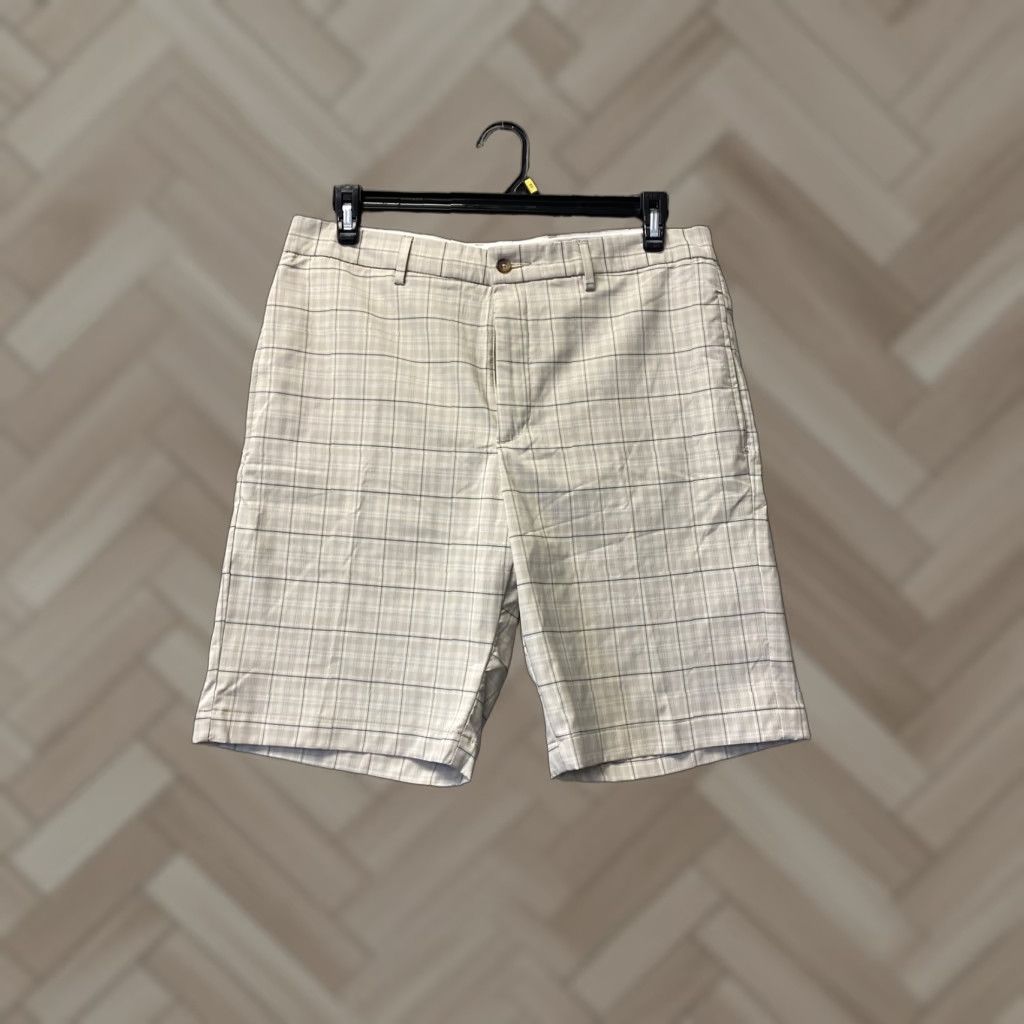 Vintage Greg Norman Casual Golf Shorts Chino Men's Size 34 Flat Front Plaid Beige/98-15 Size US 34 / EU 50 - 1 Thumbnail
