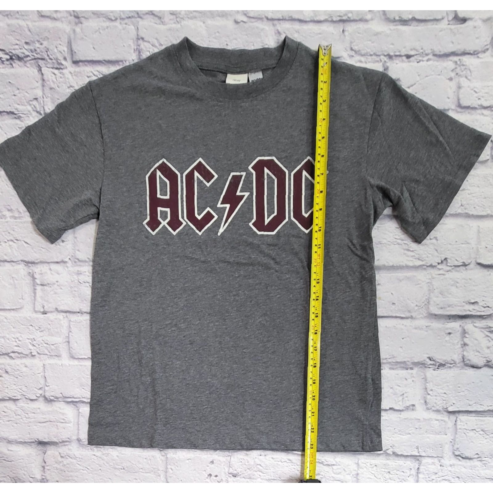 H&M **AC/DC Gray Men's Size XS Short Sleeve T-shirt EUC** User: AC/DC Gray Men's Size XS Short Sleeve T-shirt EUC Size US XS / EU 42 / 0 - 4 Thumbnail