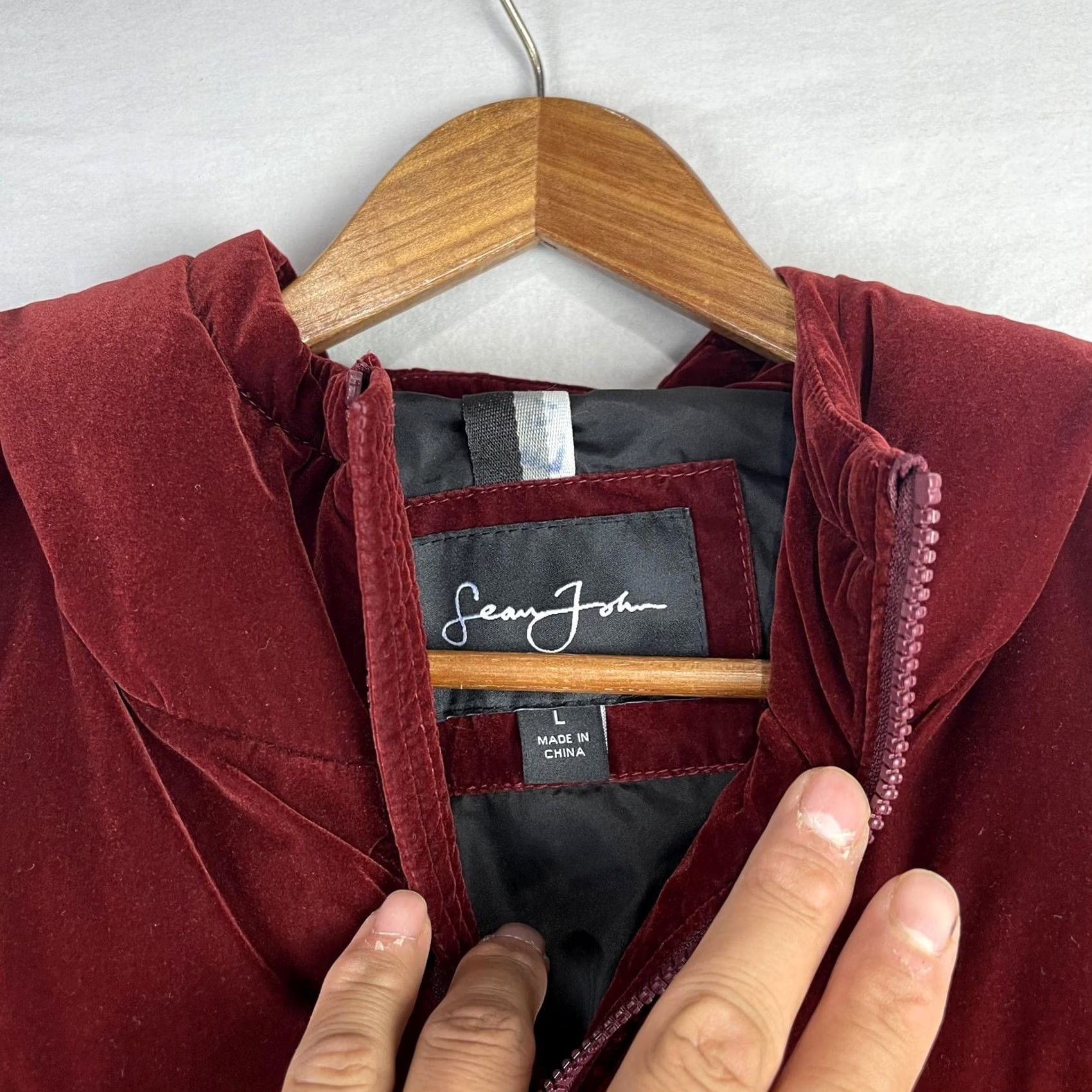 Sean John Sean John Jacket Mens Large Burgundy Hooded Velvet Velour Puffer Zip Up Quilted Size US L / EU 52-54 / 3 - 2 Thumbnail