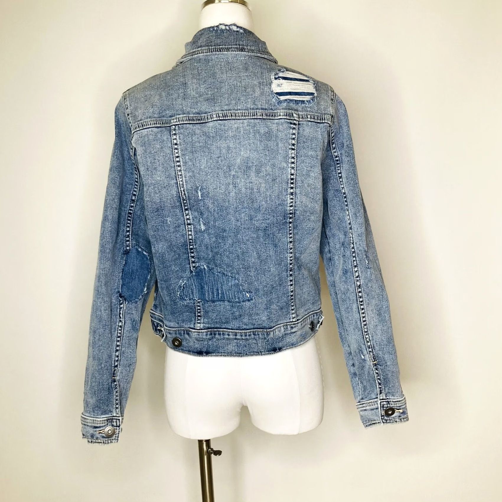 Torrid VINTAGE Torrid Denim Jean Distressed Jacket 00 Plus Size Light Wash Button Jacket Womens 0X Blue Spring Fall Winter Mens Womens Girls Boys Size 40" / US 18 - 3 Thumbnail