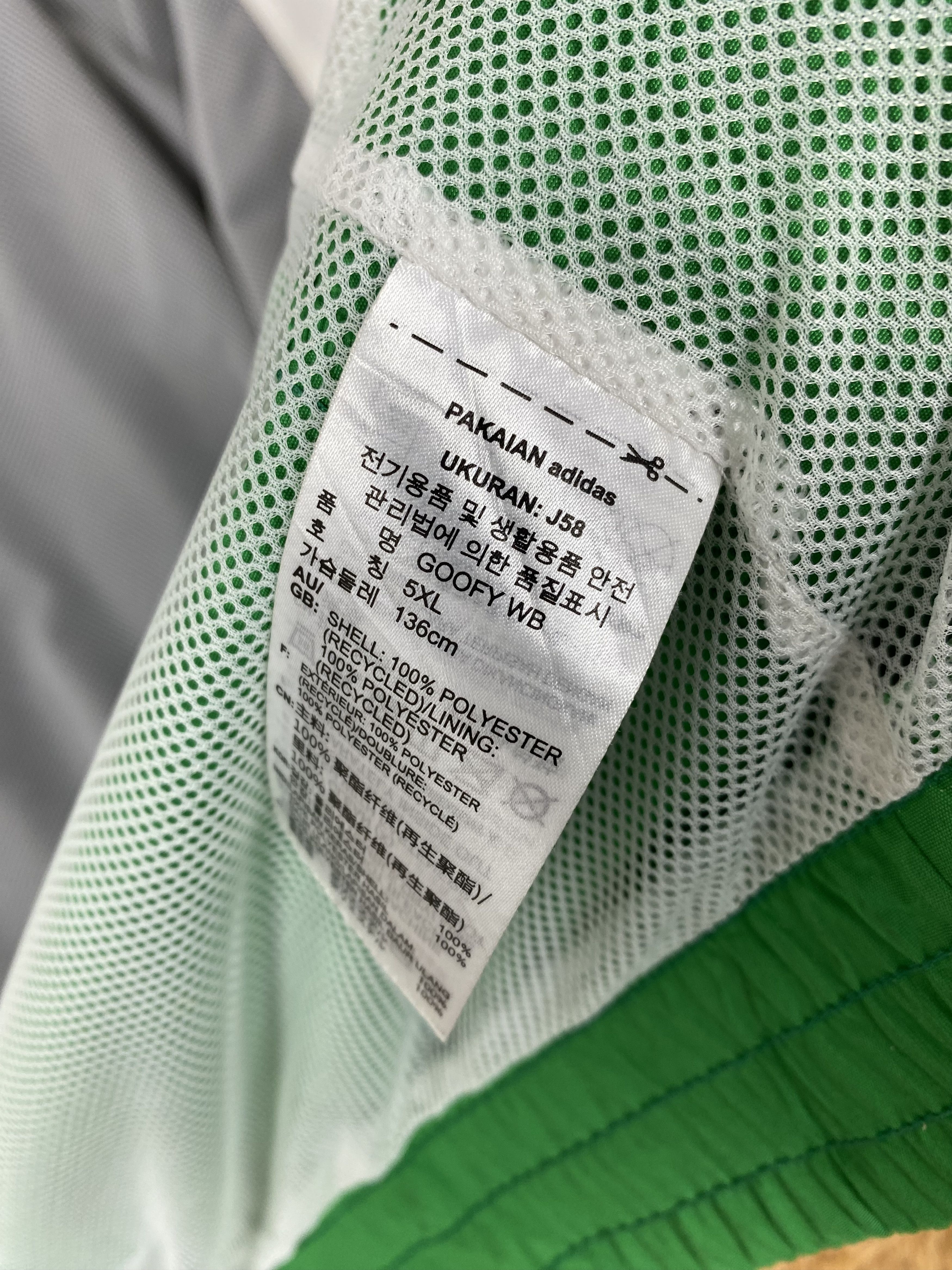 Adidas × Disney Vintage Adidas X Disney 3 Stripe Trefoil Jacket PJ2525 Size US L / EU 52-54 / 3 - 8 Thumbnail