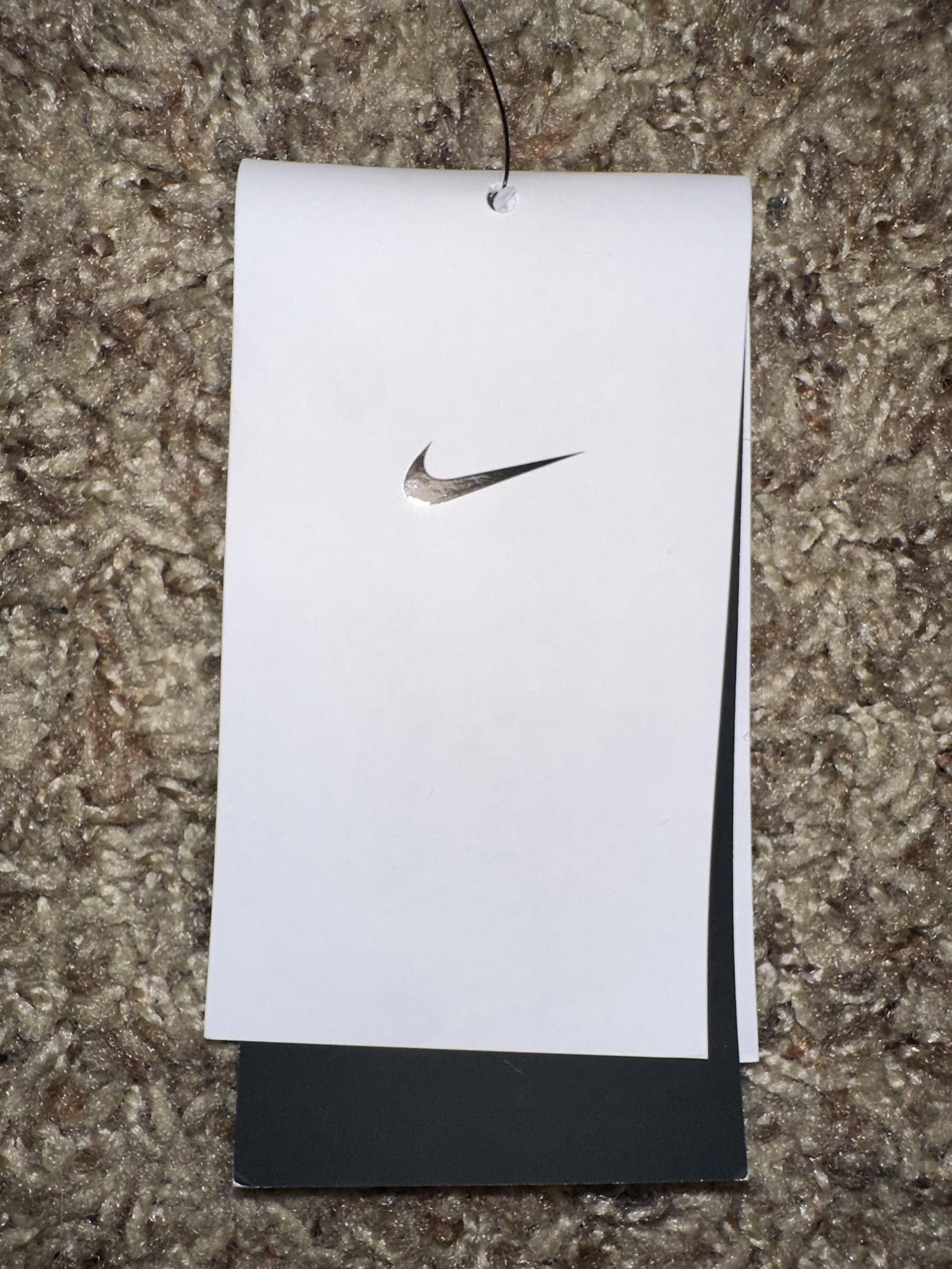 Nike Nike Big Kids (Boy's) LeBron James SFG Basketball Fleece Hoodie Size US L / EU 52-54 / 3 - 12 Thumbnail
