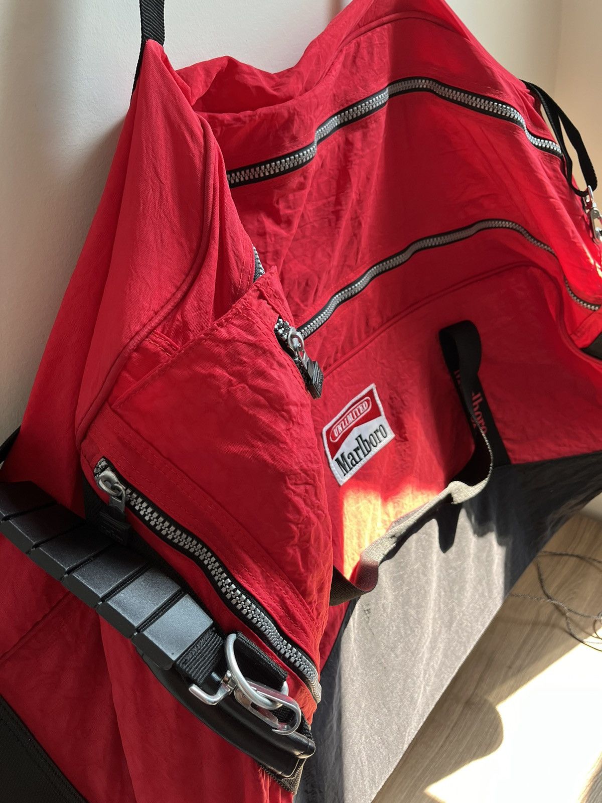 Marlboro Unlimited 1995 Marlboro Unlimited Duffel-Roller Size ONE SIZE - 2 Thumbnail