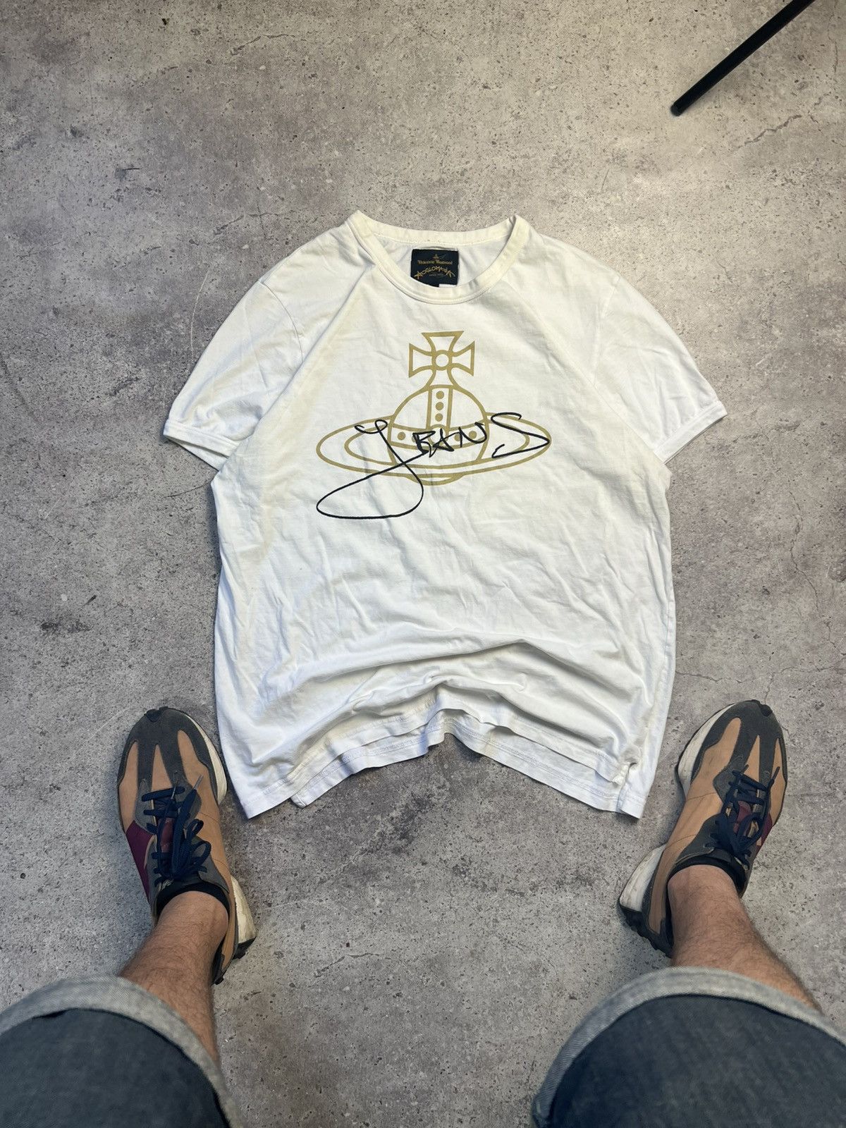 Vivienne Westwood Vintage Vivienne Westwood big logo t-shirt Size US XL / EU 56 / 4 - 1 Thumbnail