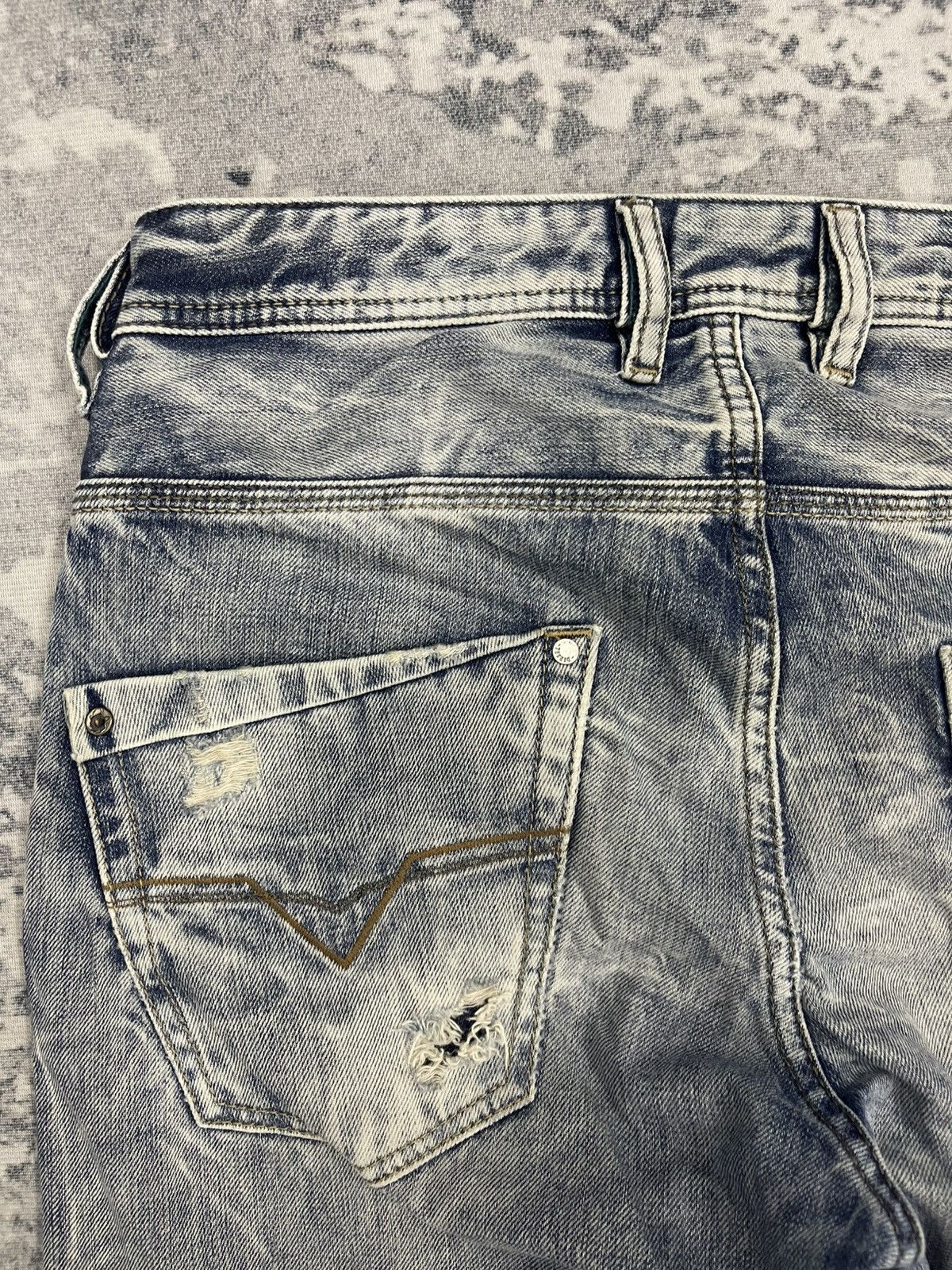 Diesel Diesel Krooley 0813Z Regular Slim-Carrot Distressed Jeans Size US 30 / EU 46 - 16 Thumbnail