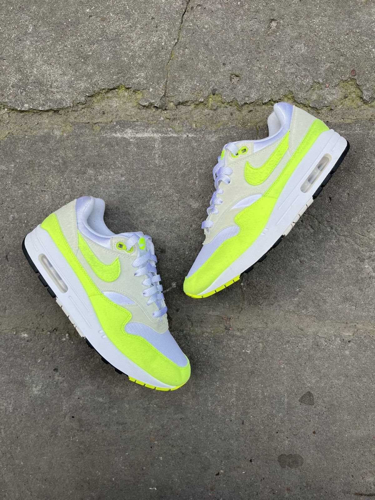 MenS Shoes Nike Air Max 1 Volt Suede 87 Sneakers in Yellow, Men's (Size 8.5)