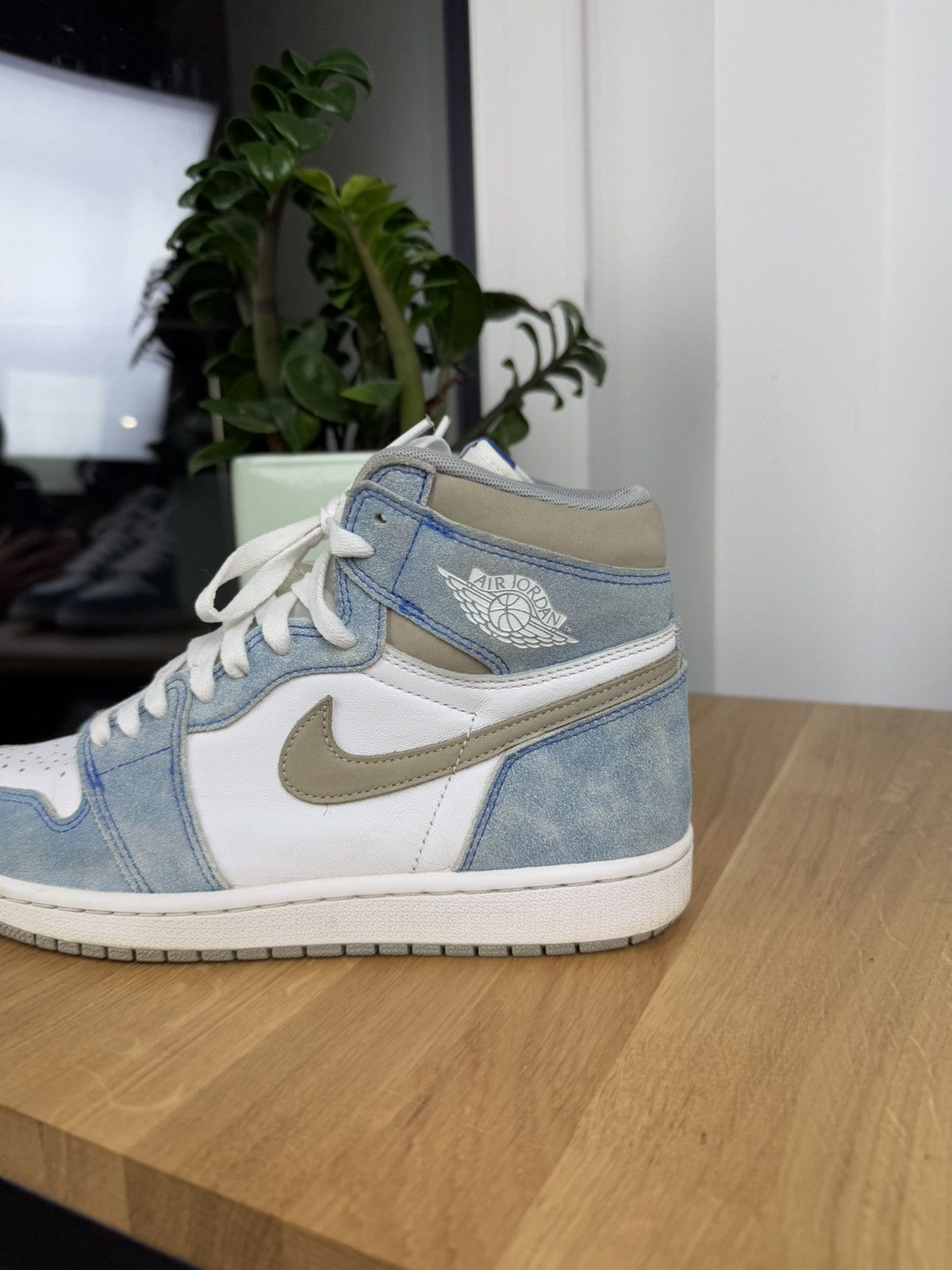 Jordan Brand × Nike Nike Air Jordan 1 “Hyper Royal” Size US 8.5 / EU 41-42 - 2 Thumbnail