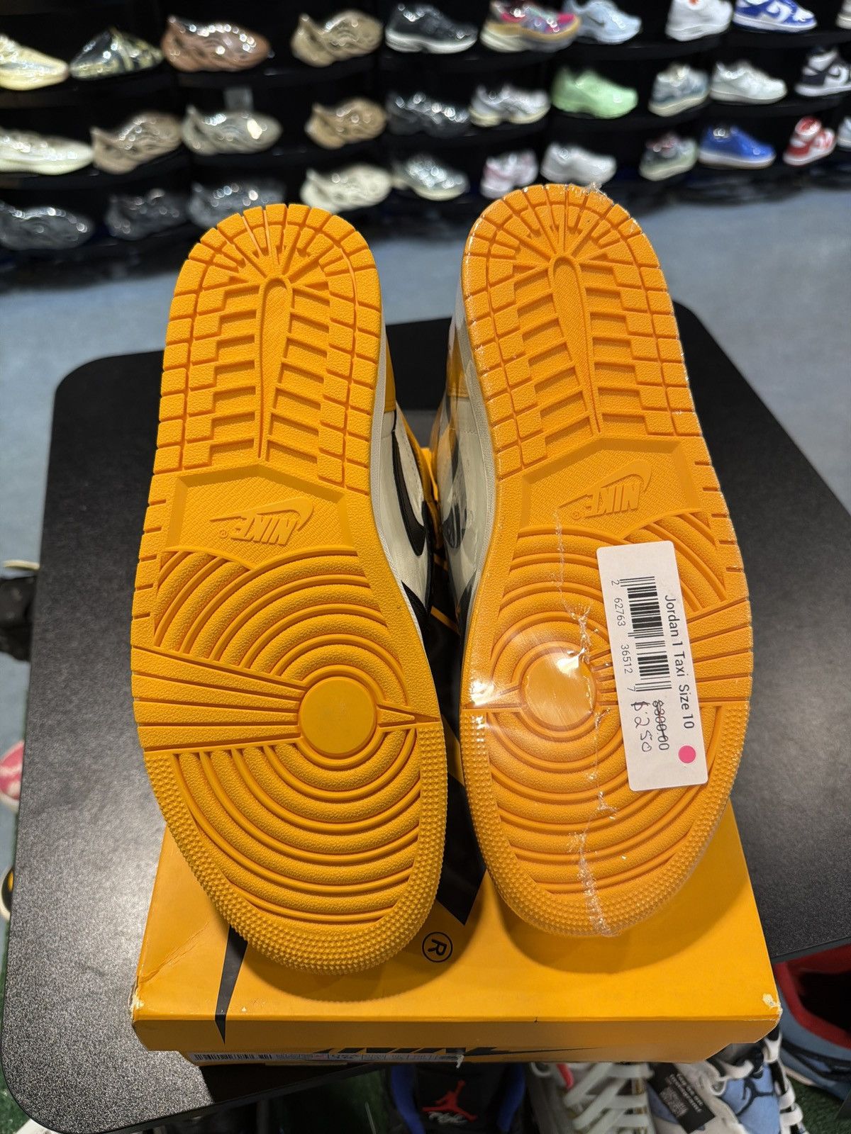 Jordan Brand Jordan 1 High Taxi Size-10 Brand New Quick Ship Size US 10 / EU 43 - 6 Thumbnail