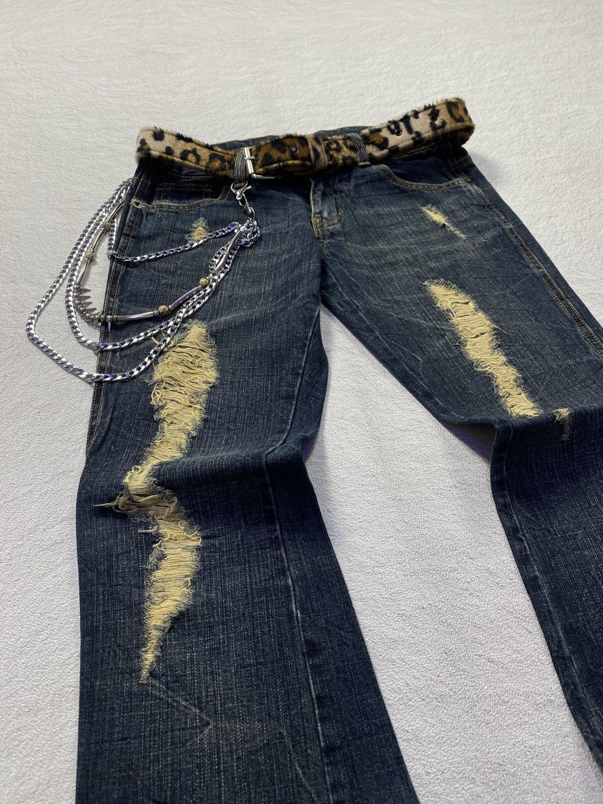 If Six Was Nine × Japanese Brand × Tornado Mart Pink kiss distressed mudwash flare jean Size US 31 - 3 Thumbnail