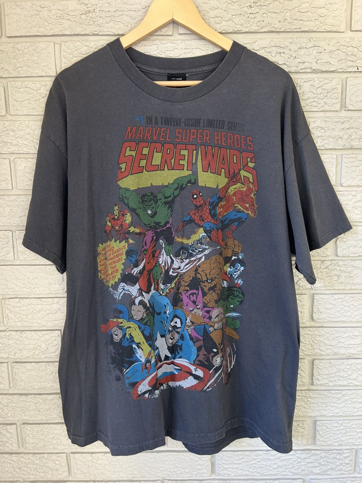Mad Engine Vintage Marvel Secret Wars Graphic T Shirt Size US XL / EU 56 / 4 - 1 Thumbnail