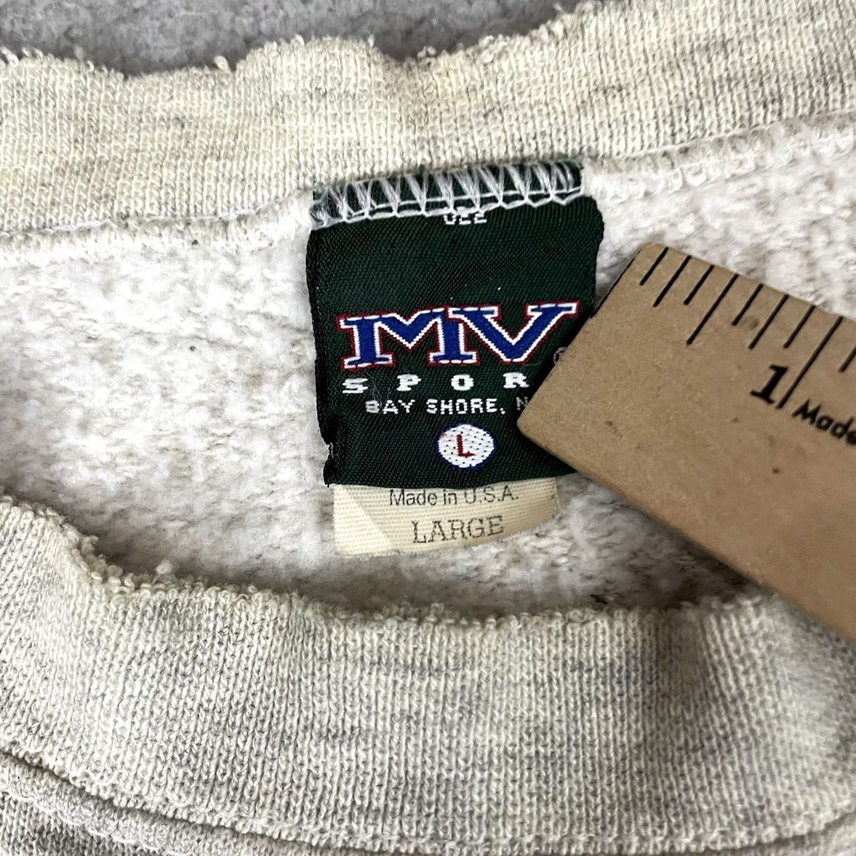 Vintage VINTAGE MV Sport Wynns Racing Sweatshirt Adult L Gray Embroidered 90s Grunge Hip Hop USA Shirt Mens Size US L / EU 52-54 / 3 - 4 Thumbnail